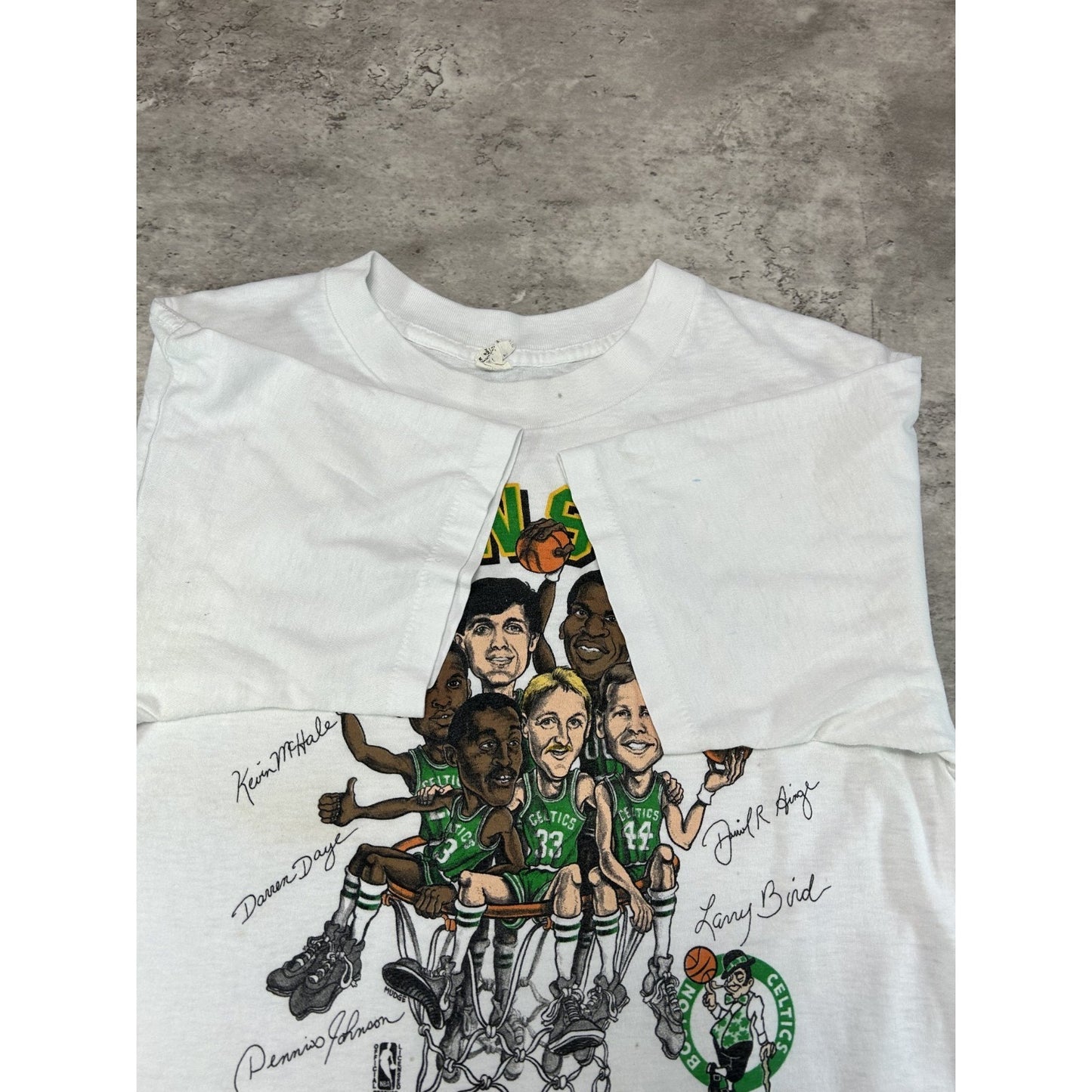 Vintage 80s Boston Celtics NBA Green Stuff Team Caricature T-Shirt Size Large