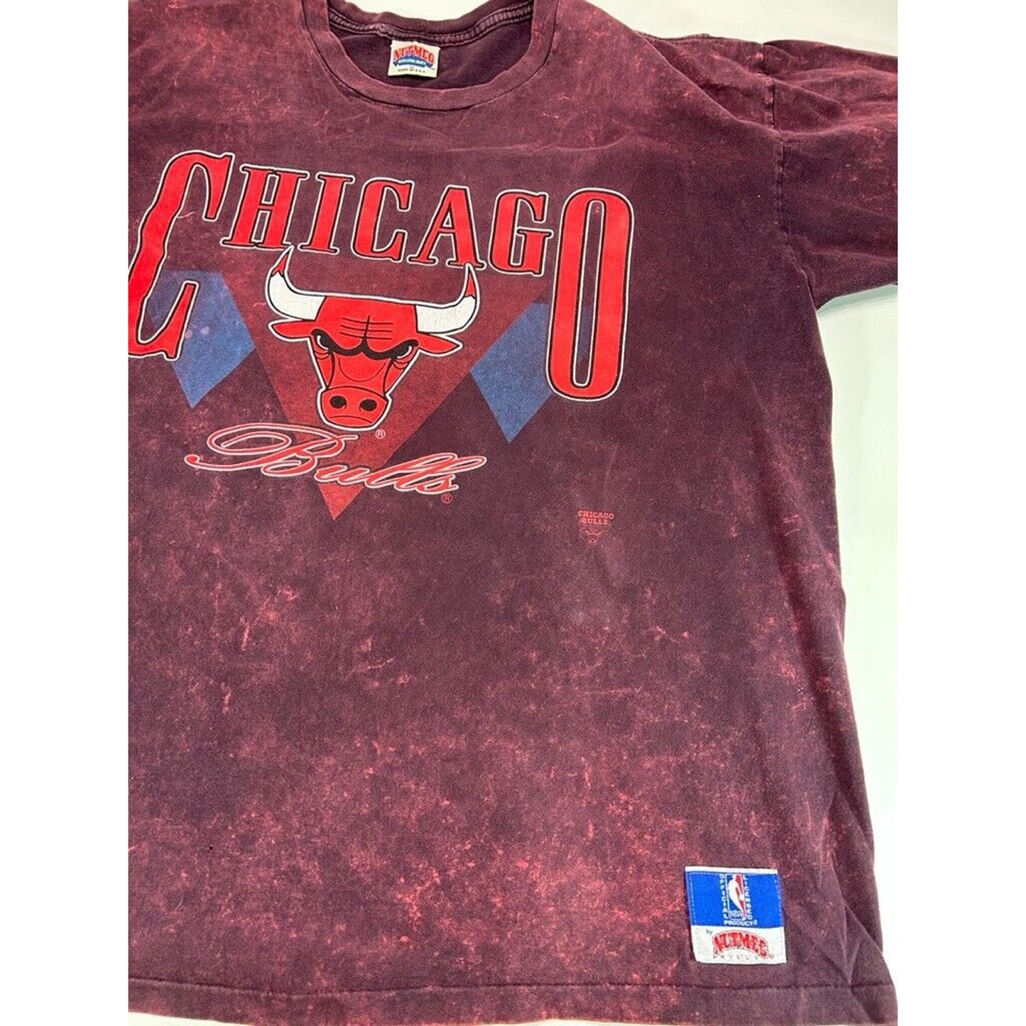 Vintage 90s Chicago Bulls NBA Spellout Graphic Basketball Ball T-Shirt Size XL