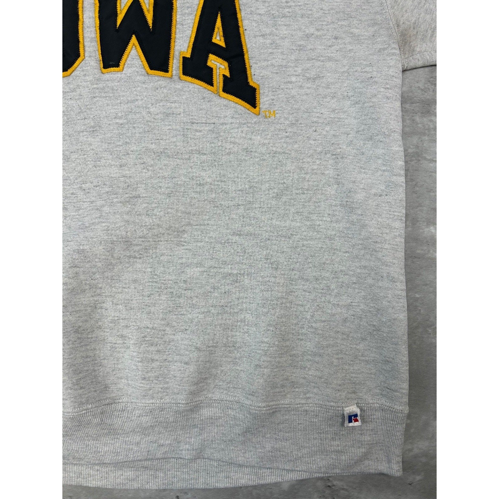 Vintage 90s Iowa Hawkeyes NCAA Embroidered Arc Spellout Sweatshirt Size XL