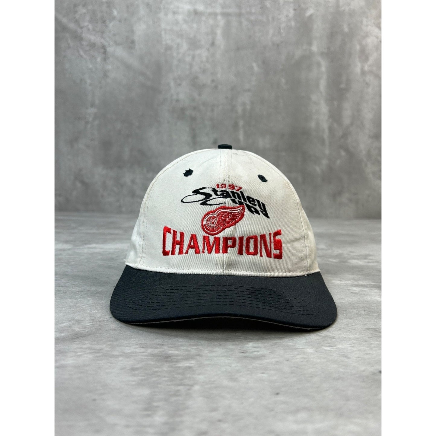 Vintage 1997 Detroit Red Wings NHL Stanley Cup Champs Snapback Hat OSFA