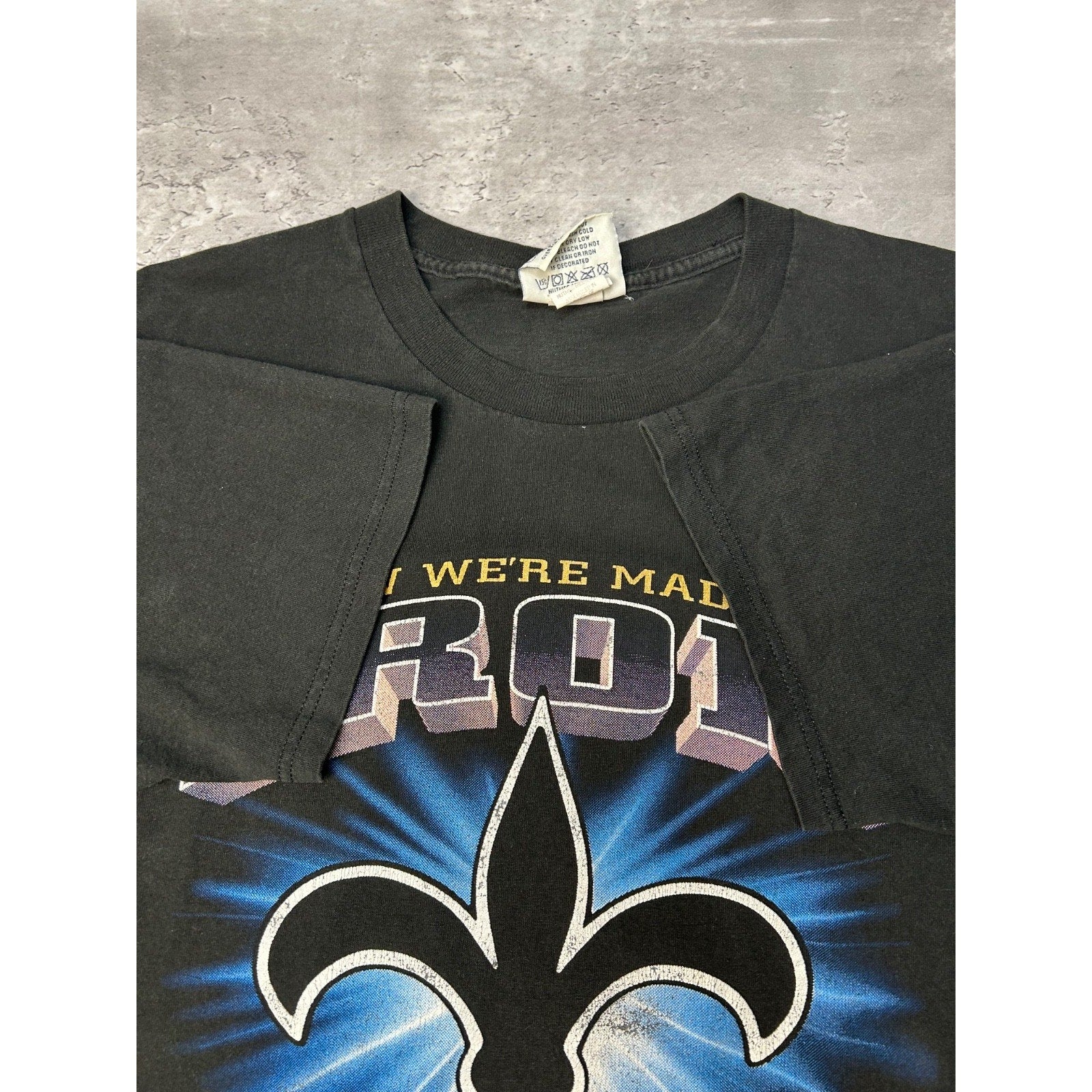 1997 New Orleans Saints NFL Made Of Iron Football Graphic T-Shirt Size Large
