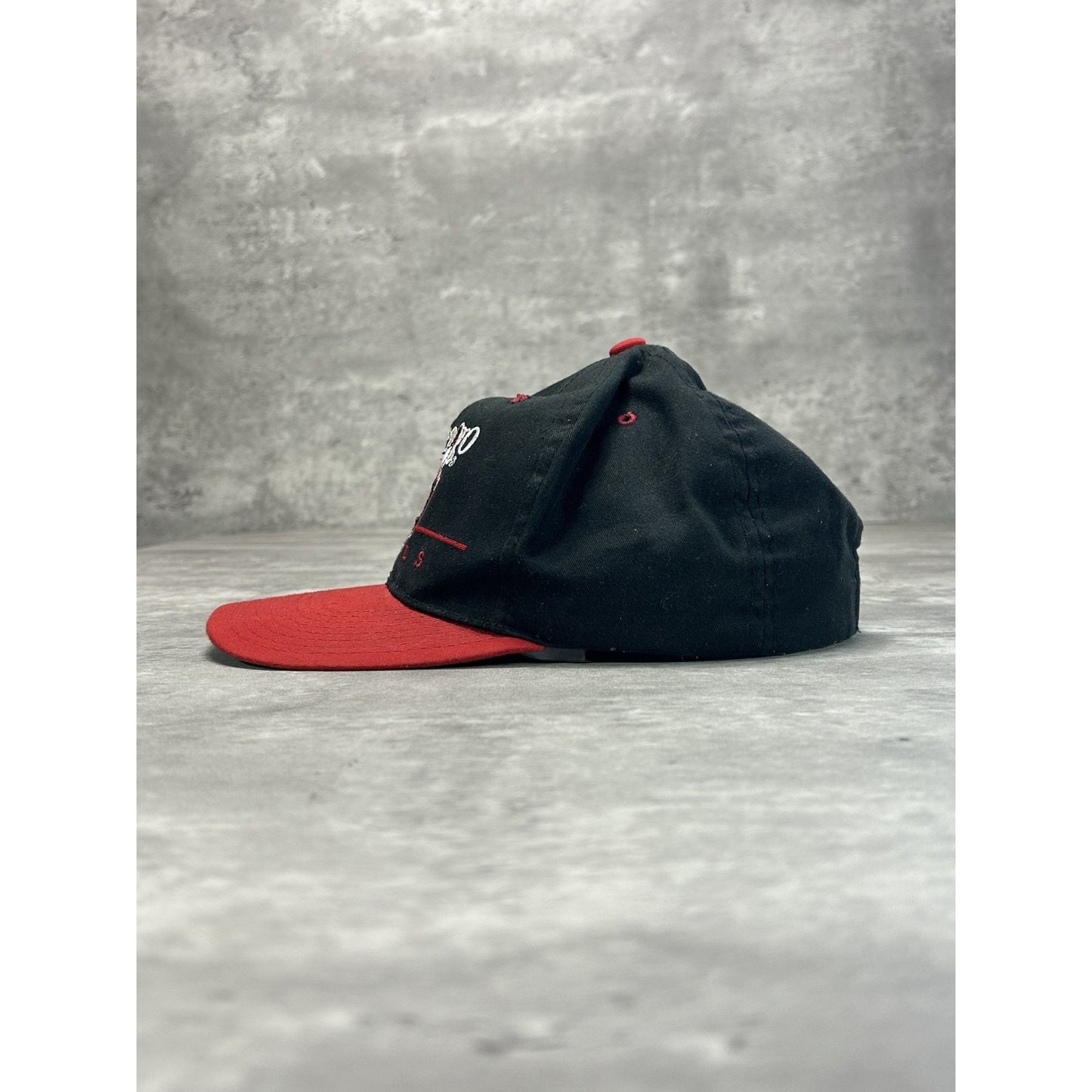 Vintage 90s Chicago Bulls NBA Embroidered Spellout Logo Snapback Hat OSFA