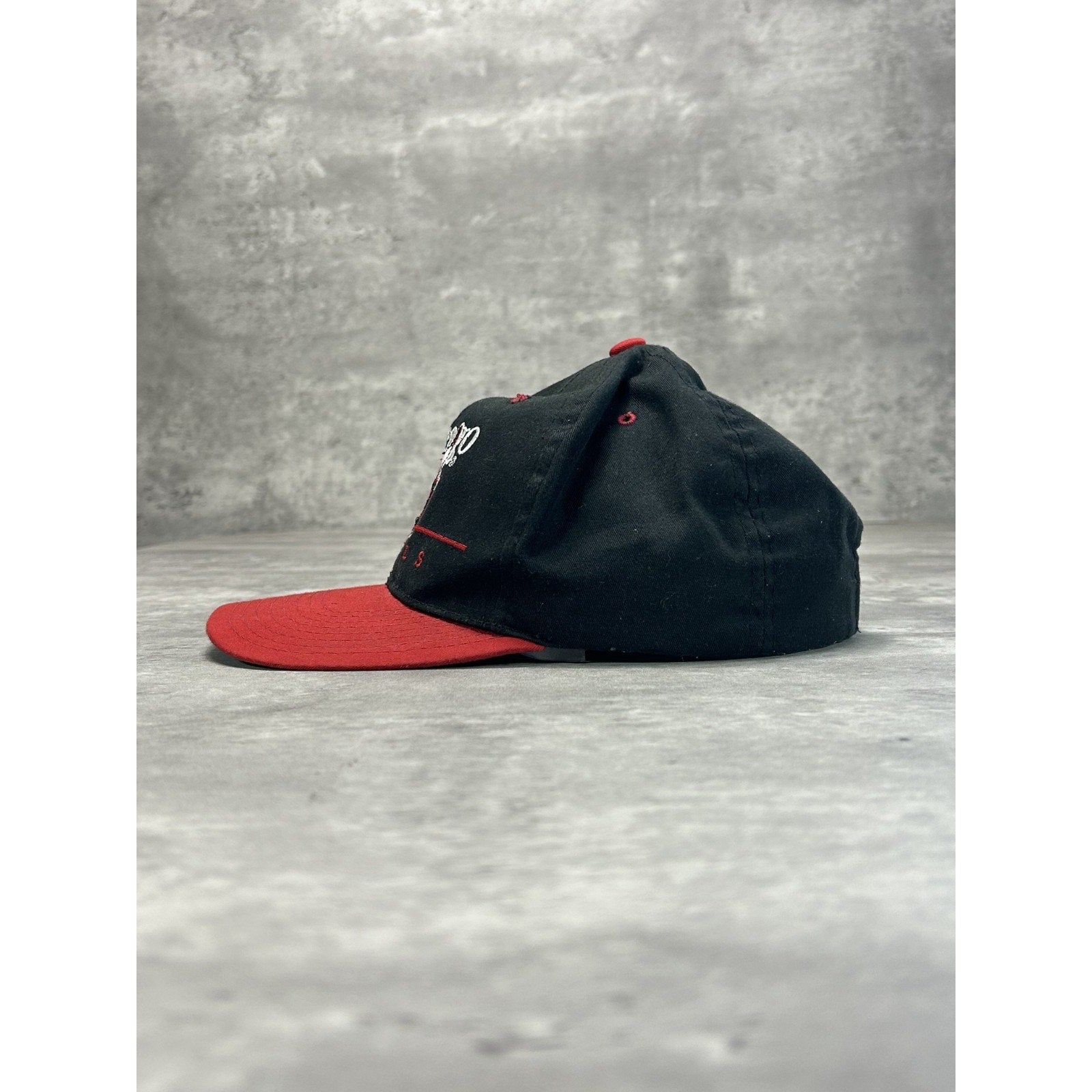 Vintage 90s Chicago Bulls NBA Embroidered Spellout Logo Snapback Hat OSFA