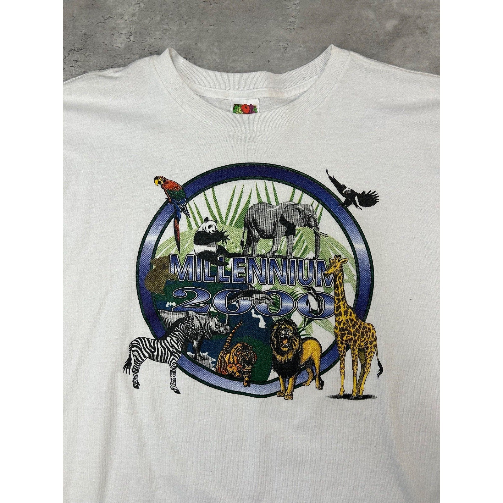 Vintage Millenium 2000 Animal Nature Graphic Cropped T-Shirt Size XL