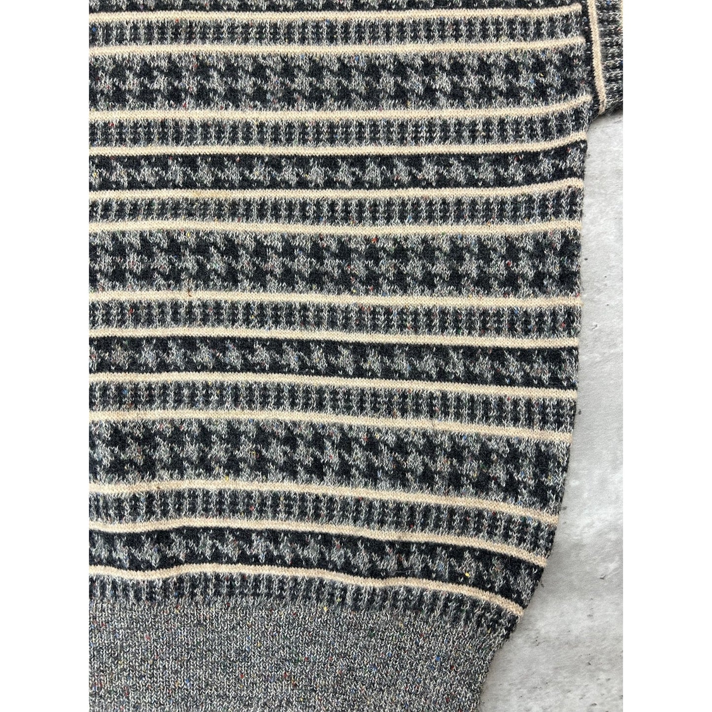 Vintage 80s/90s Abstract Print Pullover Ribbed Knit Sweater Size XL