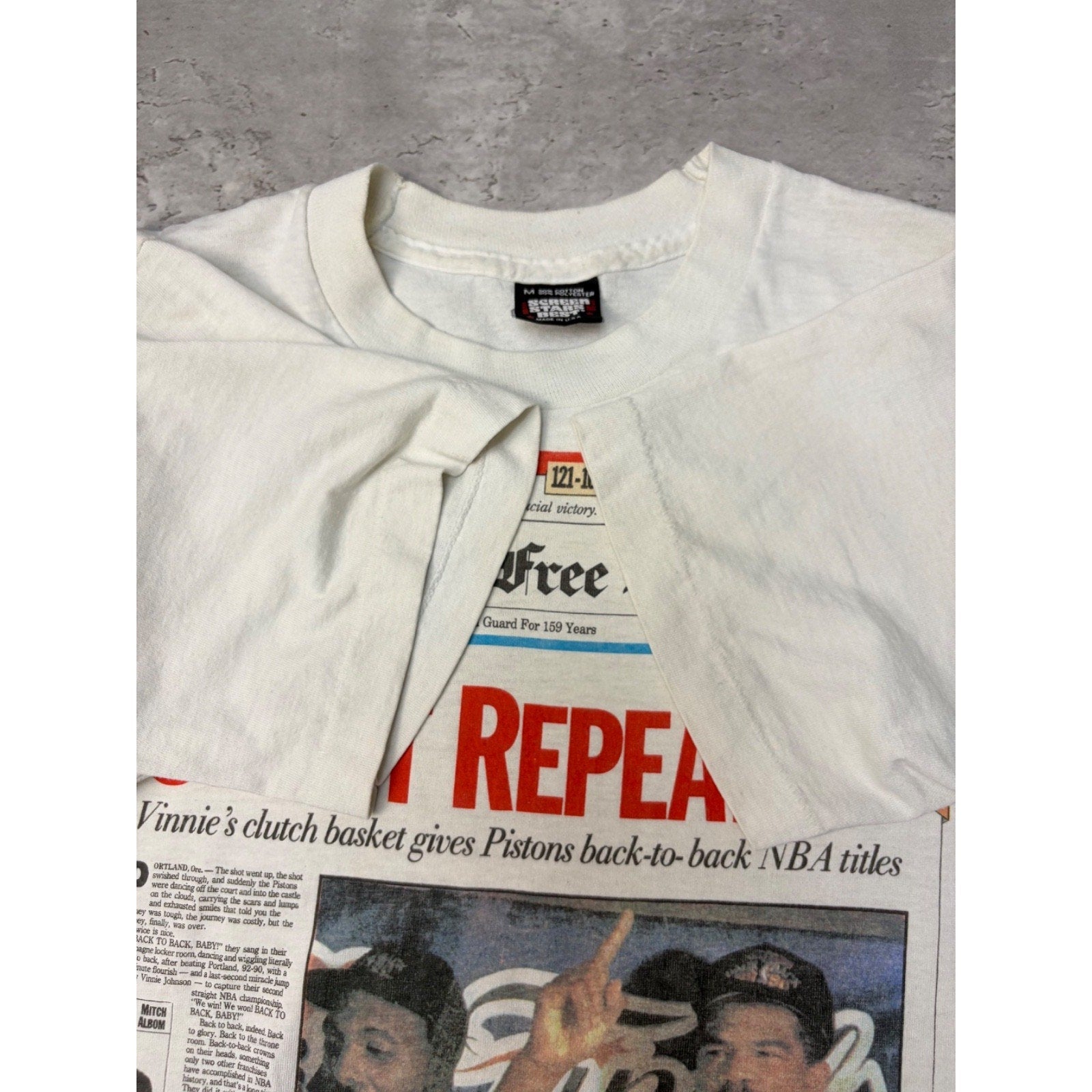 Vintage 1990 Detroit Pistons NBA Back To Back Champs Newspaper T-Shirt Sz Medium