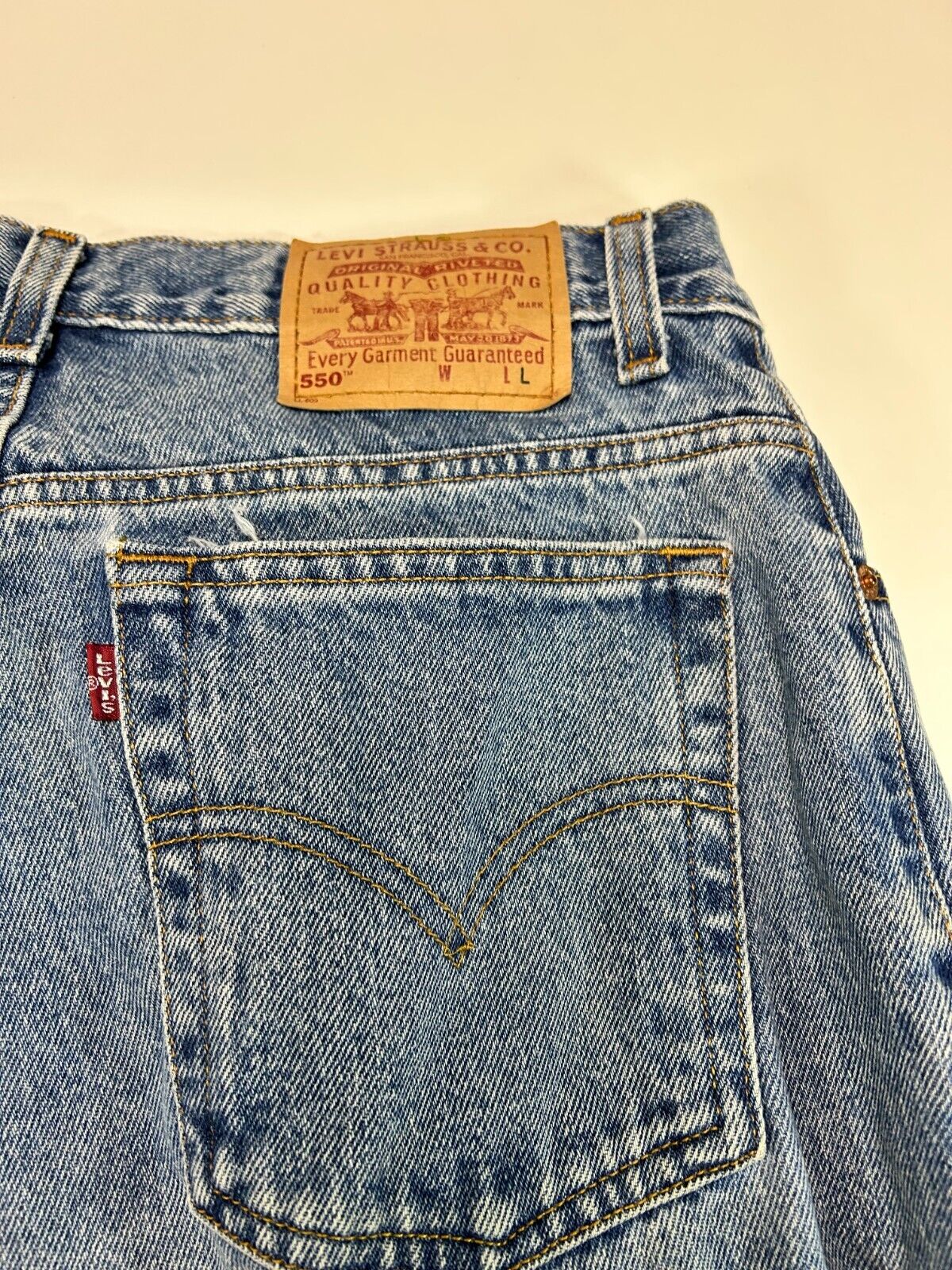 Vintage Levis 550 Red Tab Light Wash Denim Pants Size 32W Blue