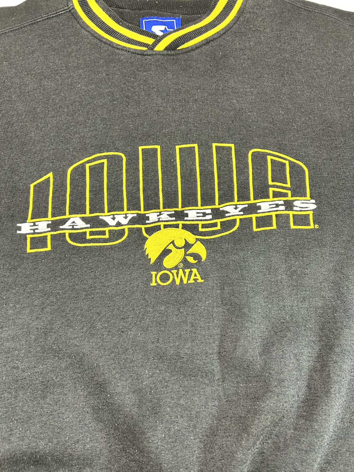 Vintage Iowa Hawkeyes NCAA Embroidered Starter Sweatshirt Size XL