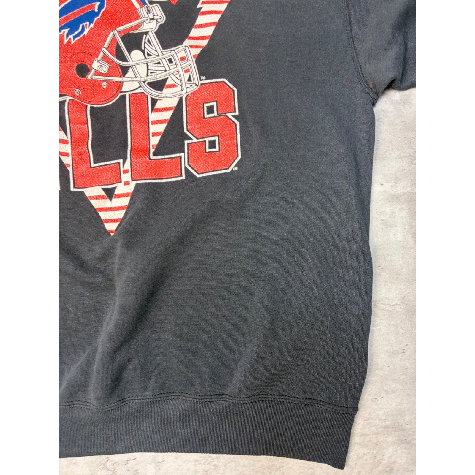 Vintage 90s Buffalo Bills NFL Football Helmet Graphic Sweatshirt Size 2XL