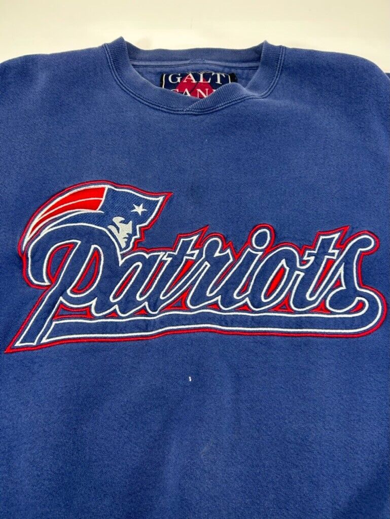 Vintage 90s New England Patriot NFL Embroidered Spellout Sweatshirt Size Large