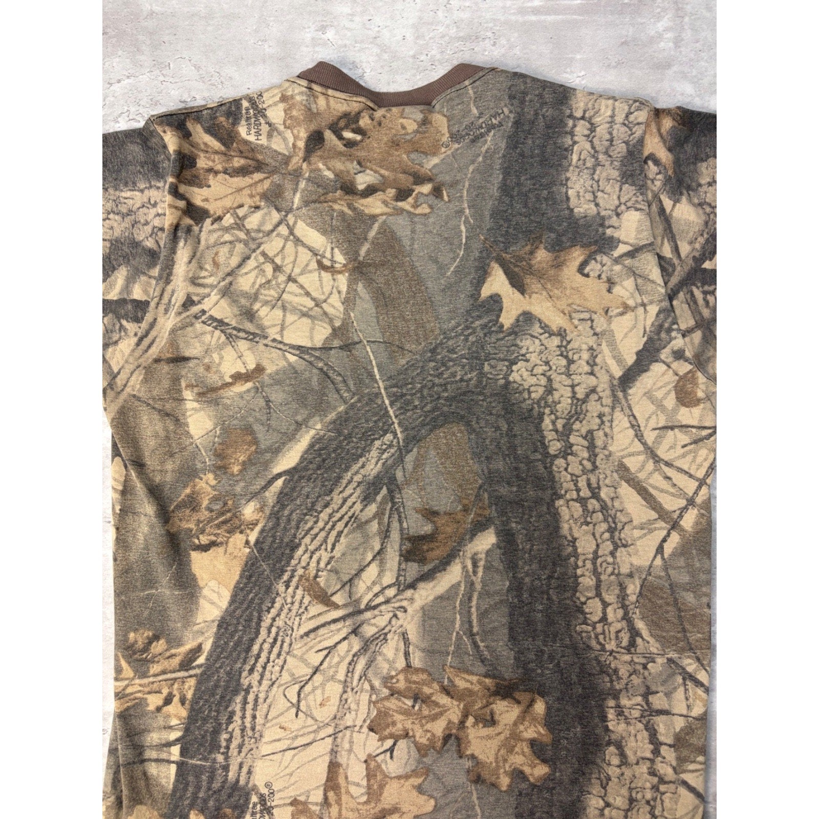 Vintage 90s Realtree Hardwoods Tree Camo Hunting T-Shirt Size Large