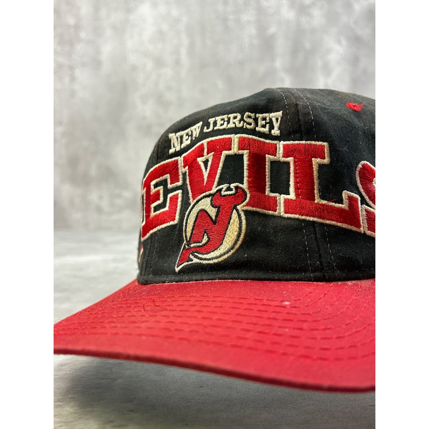 Vintage 90s New Jersey Devils NHL Starter Embroidered Spellout Snapback Hat OSFA