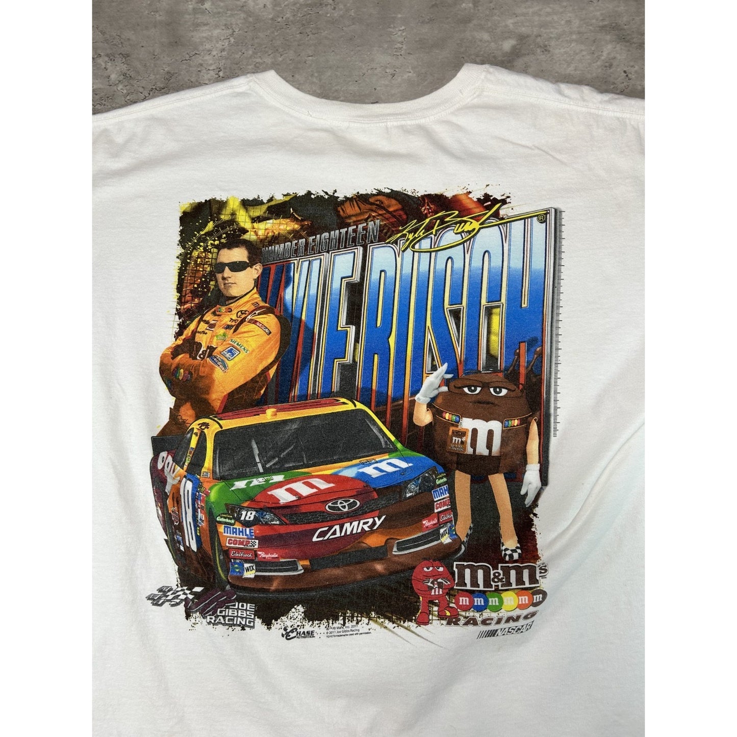 Vintage Kyle Busch #18 M&M Racing Nascar Graphic T-Shirt Size 2XL White