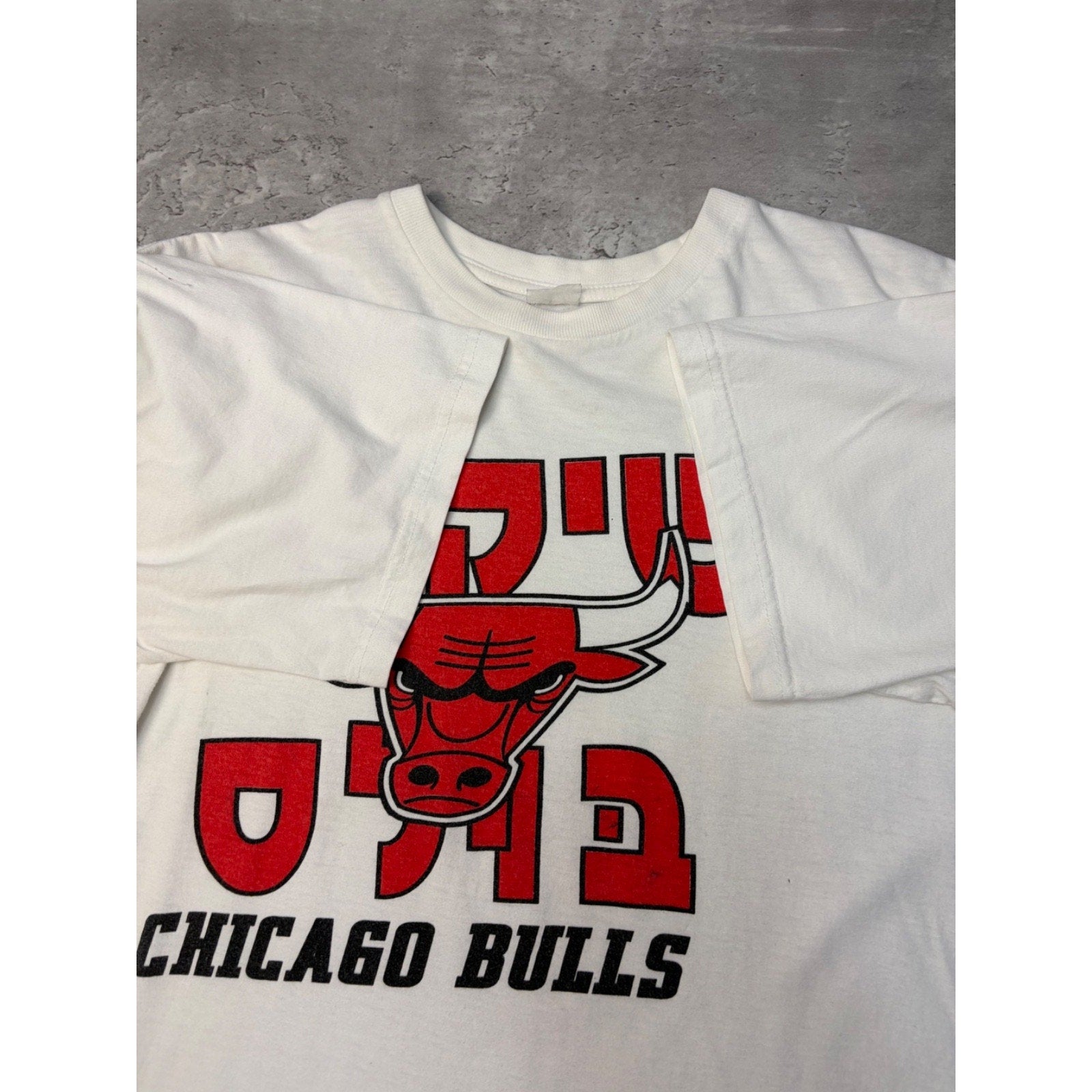 Vintage Chicago Bulls NBA Hebrew Spellout Graphic T-Shirt Size XL