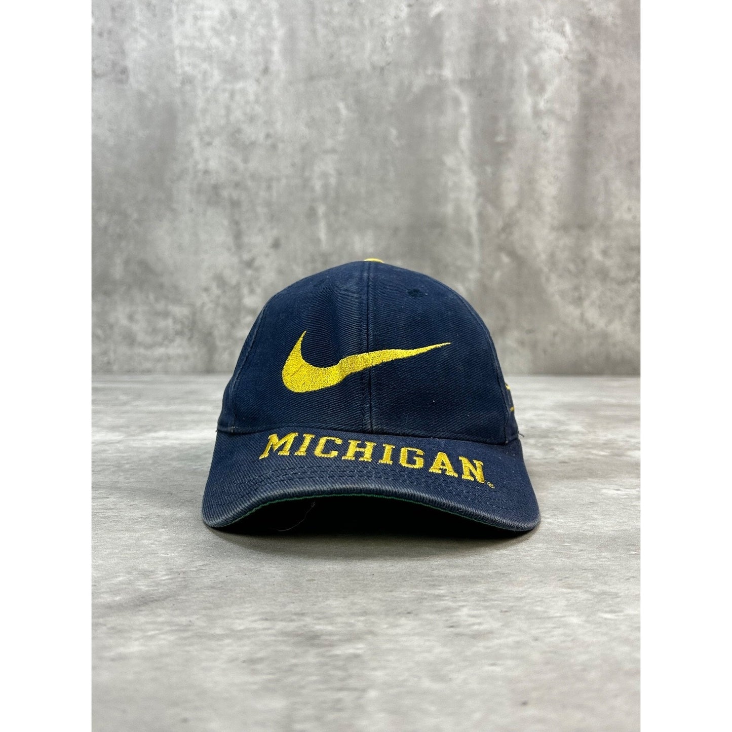Vintage 90s Michigan Wolverines NCAA Embroidered Swoosh Snapback Hat OSFA