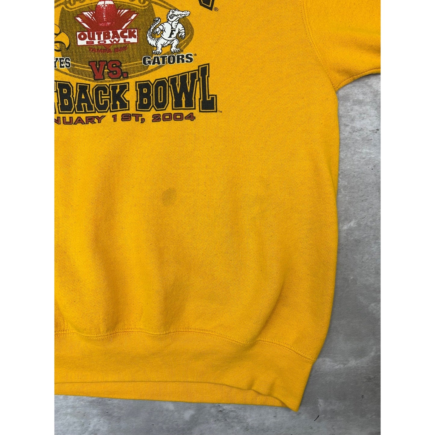 Vintage 2004 Iowa Vs Miami Outback Bowl NCAA Football Graphic Sweatshirt Size XL