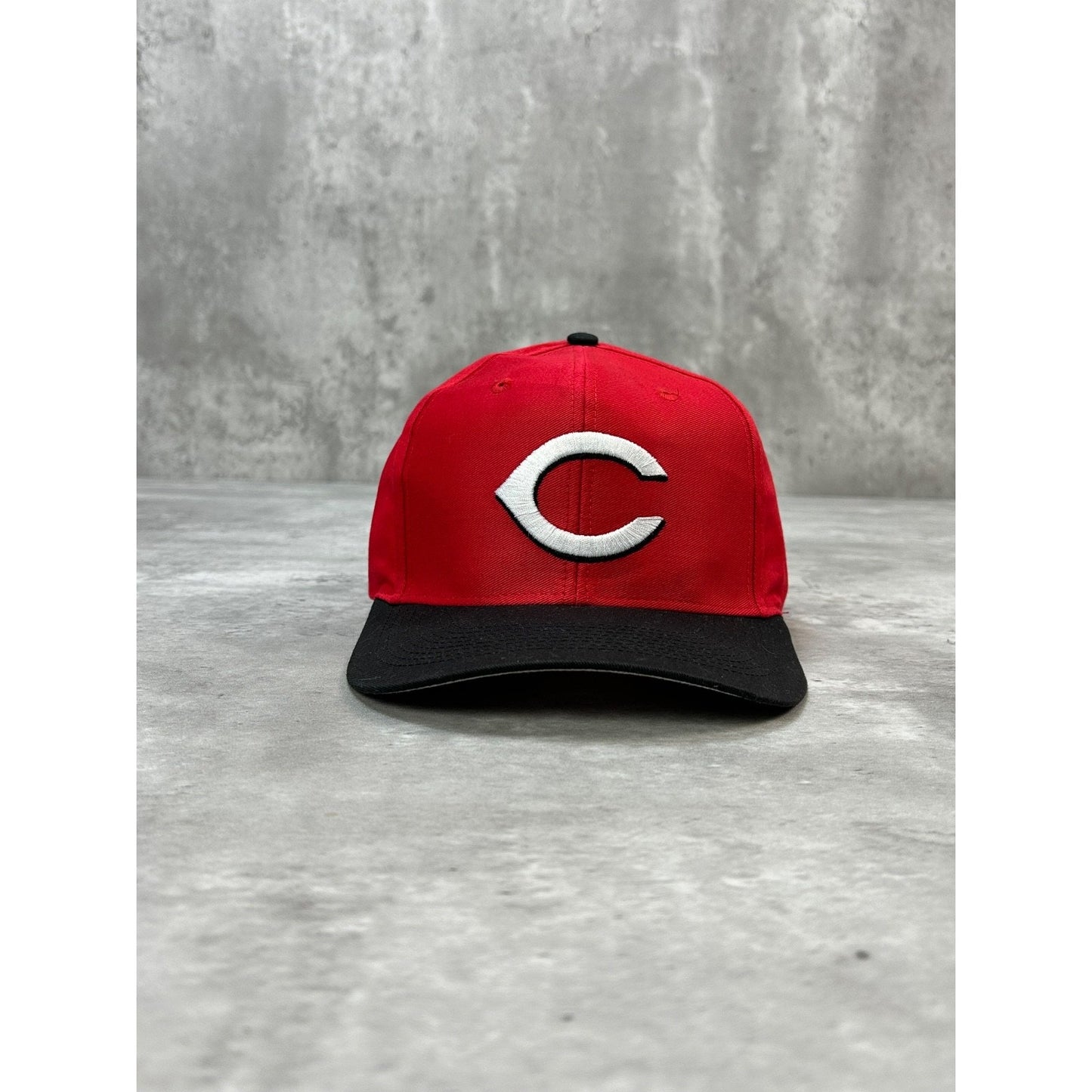 Vintage Cincinnati Reds MLB Embroidered Logo Baseball Snapback Hat OSFA