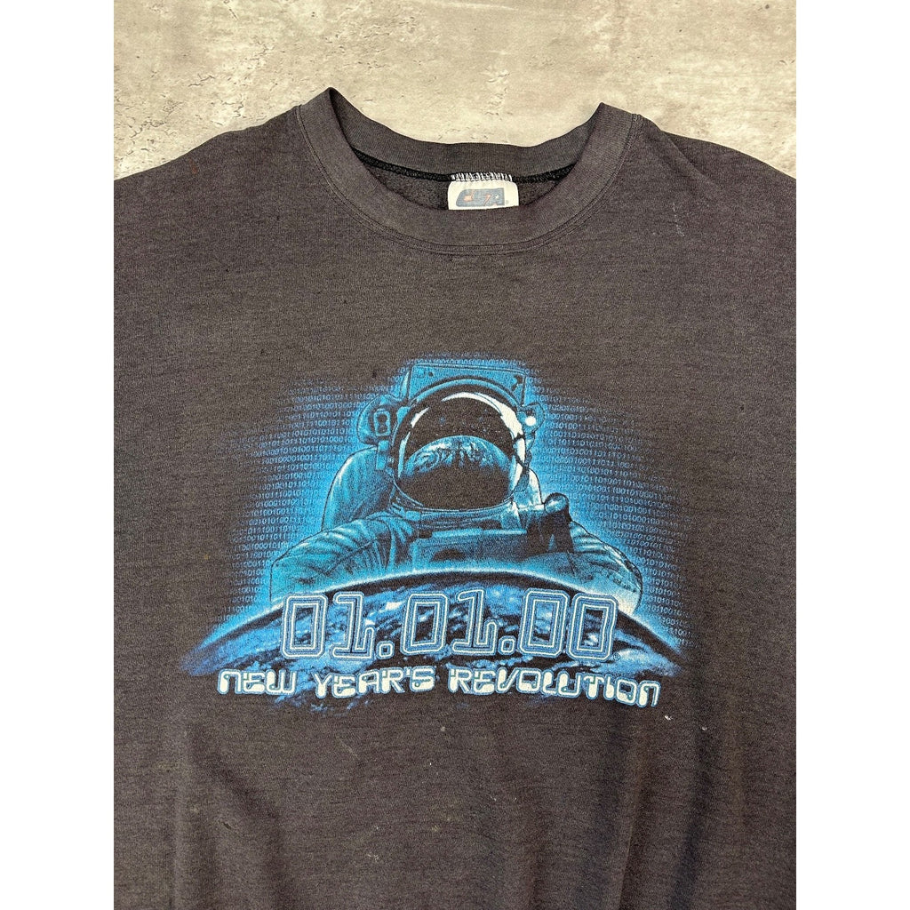 Vintage 2000 New Years Revolution Astronaut Graphic Sweatshirt Size Large