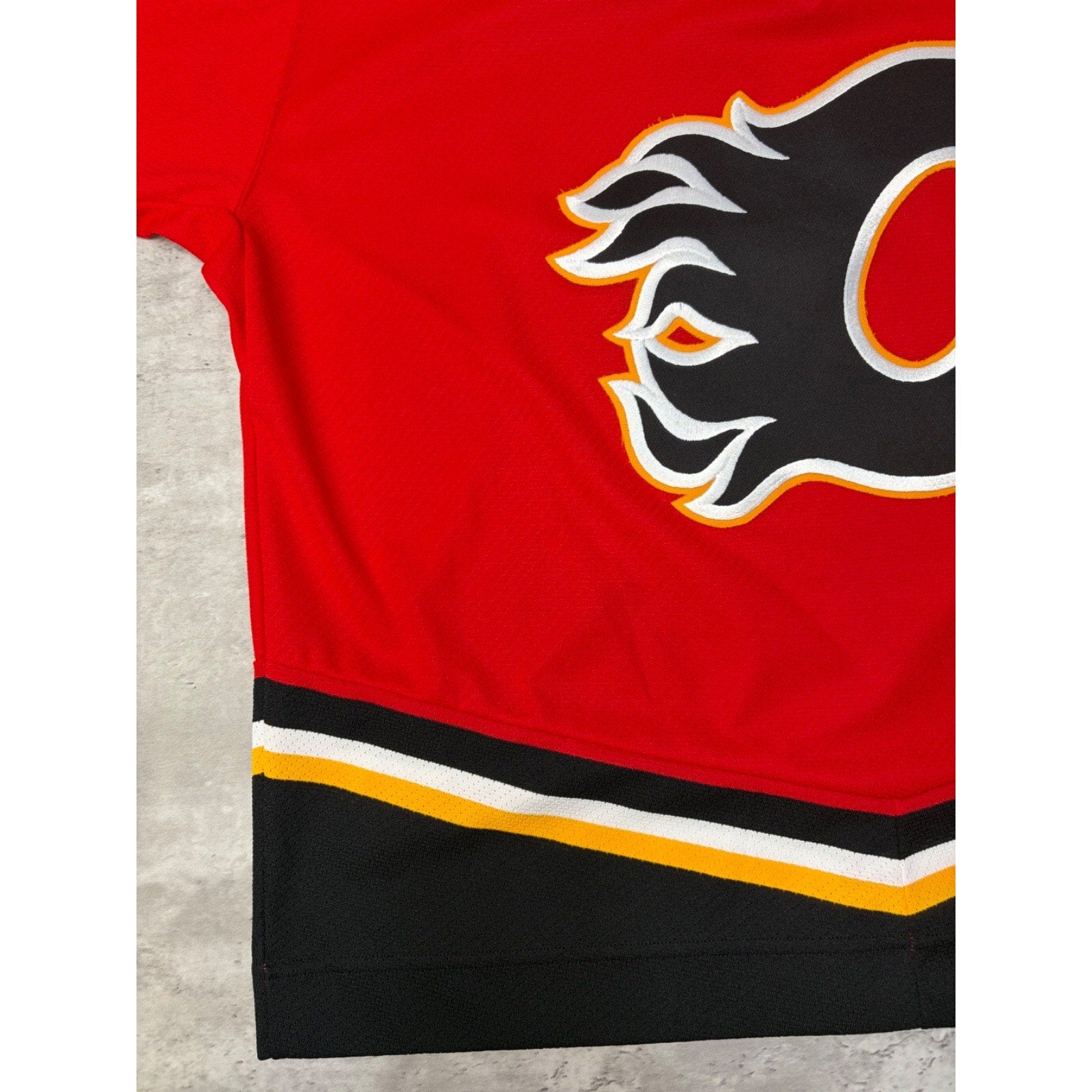 Vintage 90s Calgary Flames NHL CCM Stitched Hockey Jersey Size XL