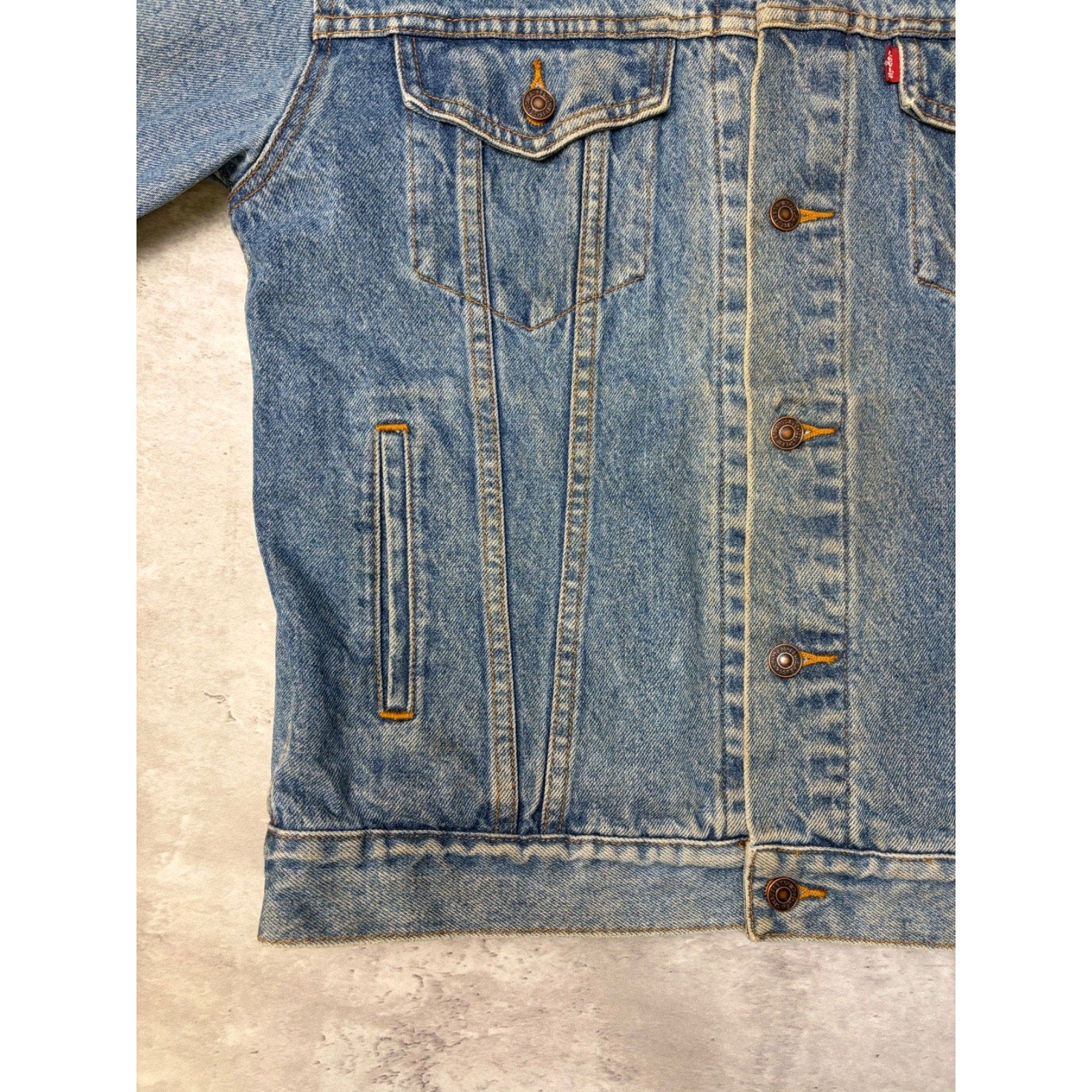 Vintage Levis Red Tab Blanket Lined Medium Wash Denim Trucker Jacket Size Large