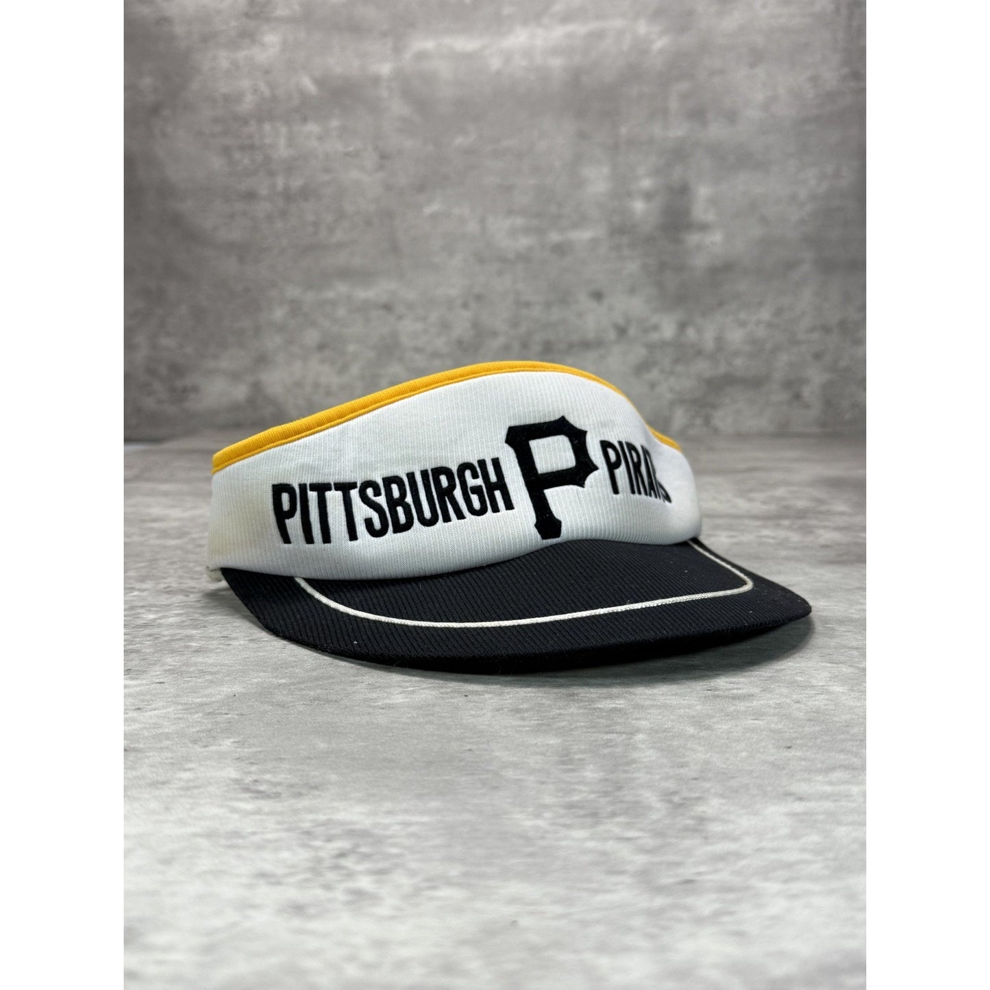 Vintage 80s/90s Pittsburgh Pirates MLB Graphic Spellout Snapback Visor OSFA