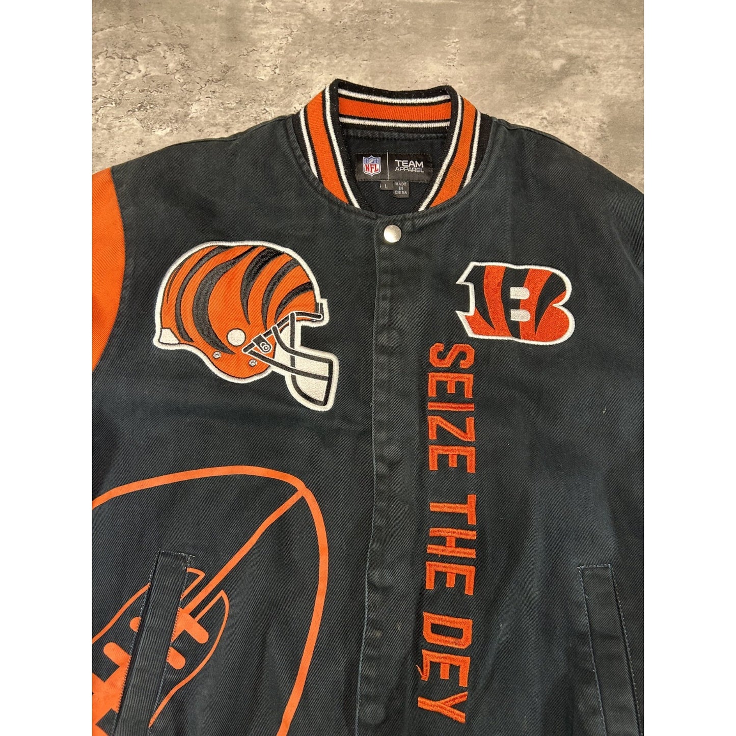 Cincinnati Bengals NFL Embroidered Logo Canvas Bomber Jacket Size Large