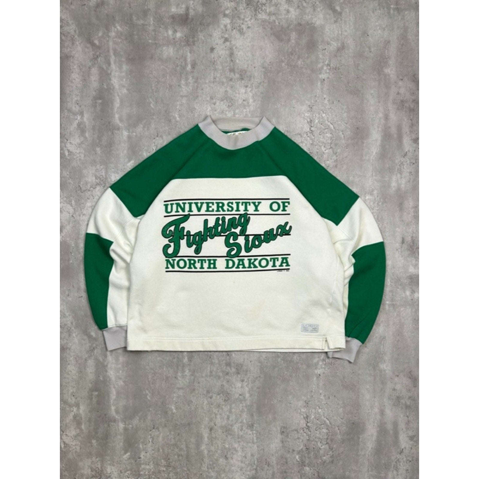 Vintage 90s North Dakota Fighting Sioux NCAA Collegiate Sweatshirt Size Large