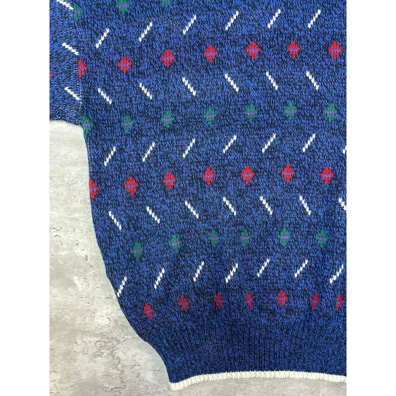 Vintage 90s Van Heusen Abstract Striped Pullover Knit Sweater Size Medium