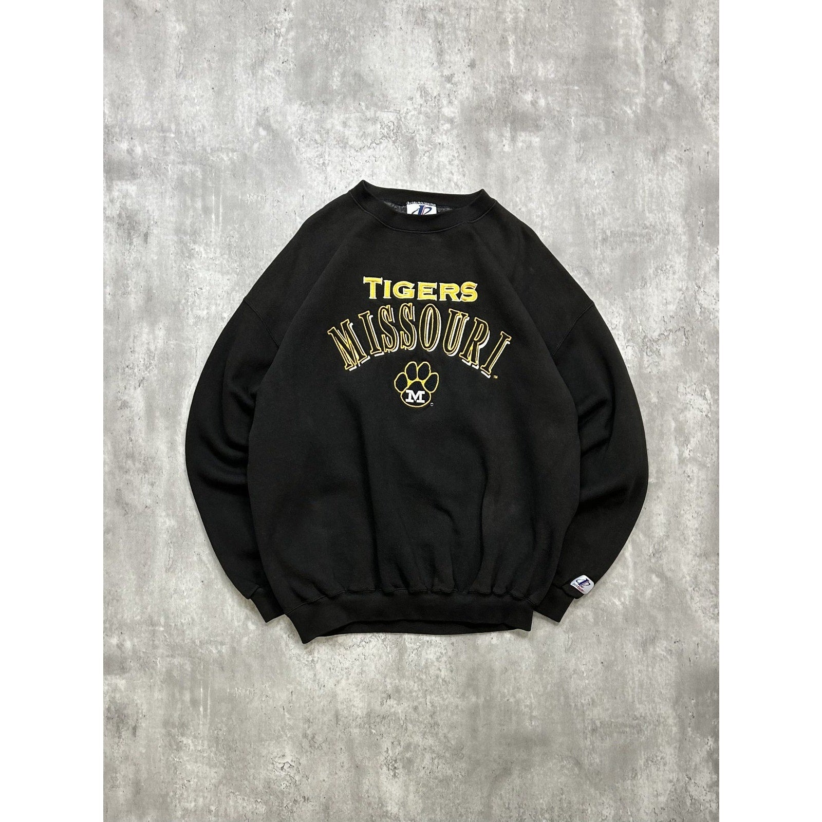 Vintage 90s Missouri Tigers NCAA Embroidered Spellout Sweatshirt Size Large