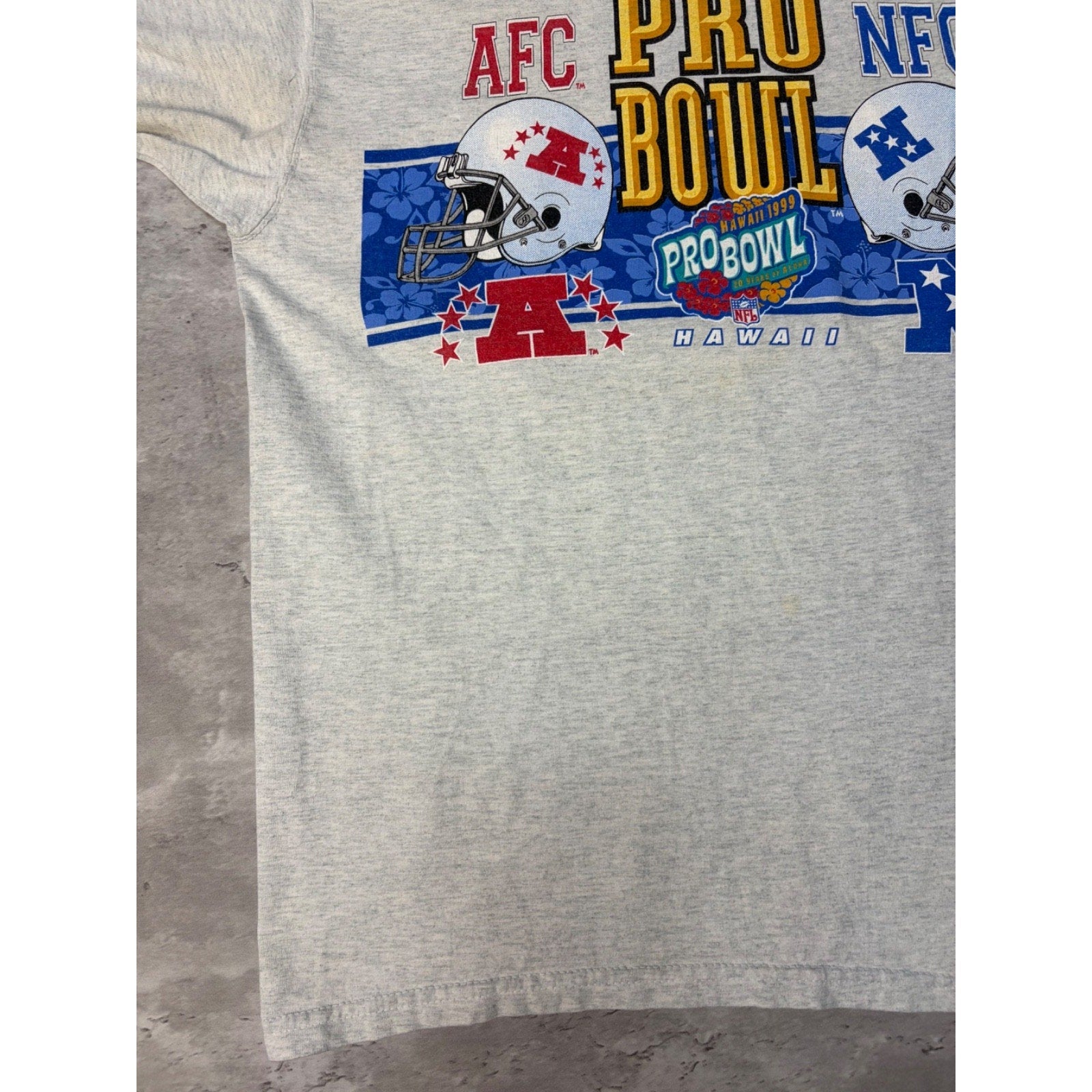 Vintage 1999 NFL Hawaii Pro Bowl AFC Vs NFC Helmet Graphic T-Shirt Size Medium