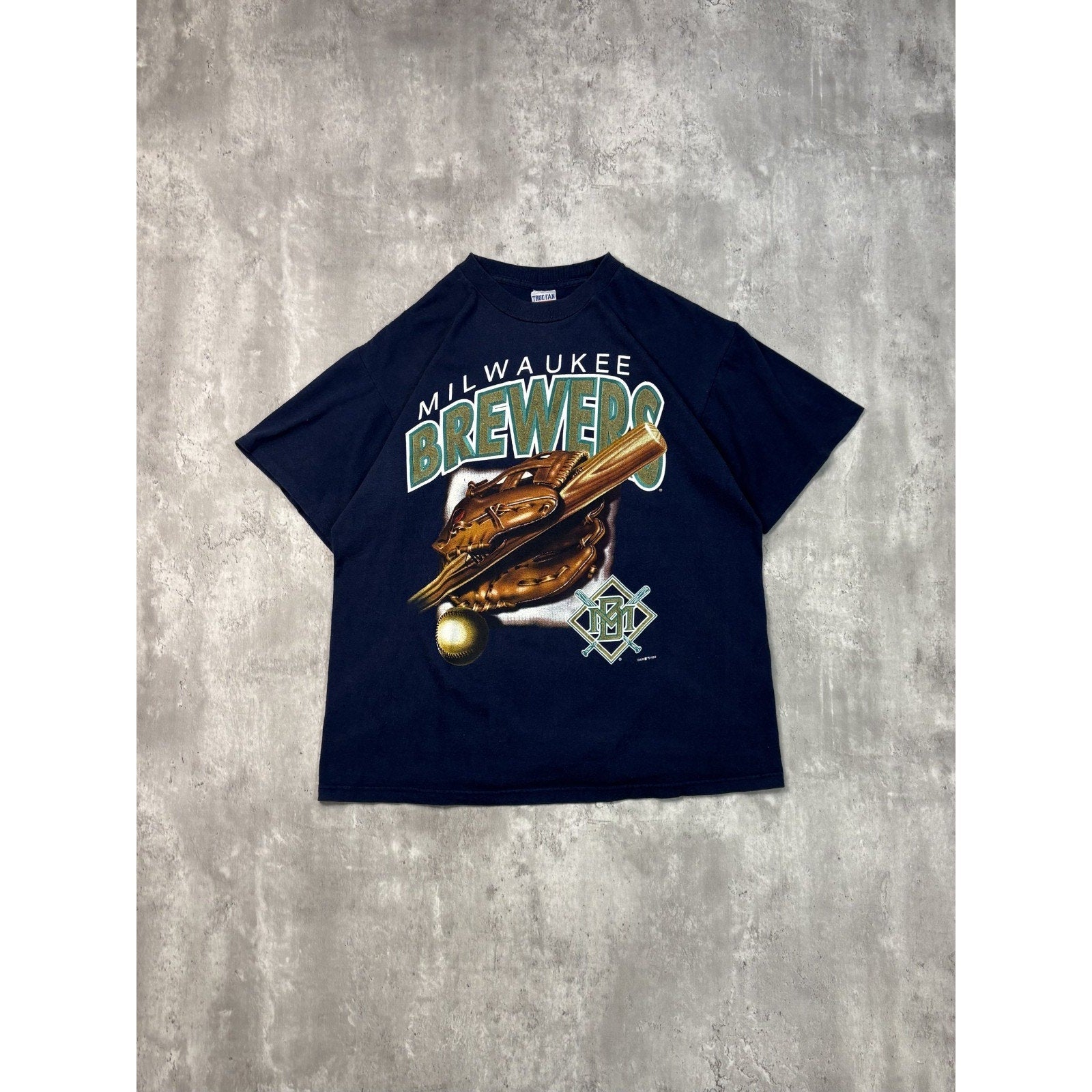 Vintage 1998 Milwaukee Brewers MLB Equipment Graphic Baseball T-Shirt Size Large