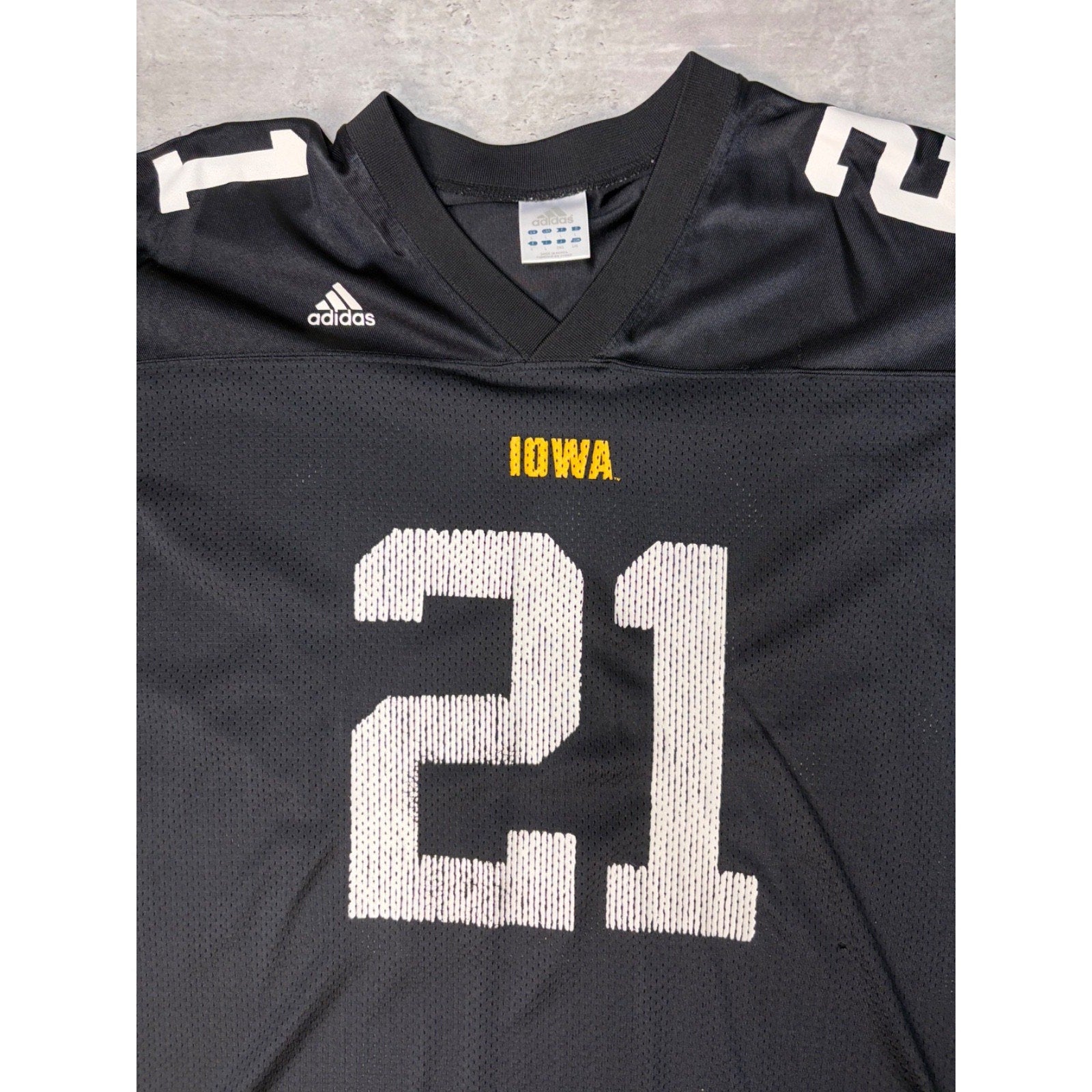 Vintage Iowa Hawkeyes #21 NCAA Adidas Black Football Jersey Size Large