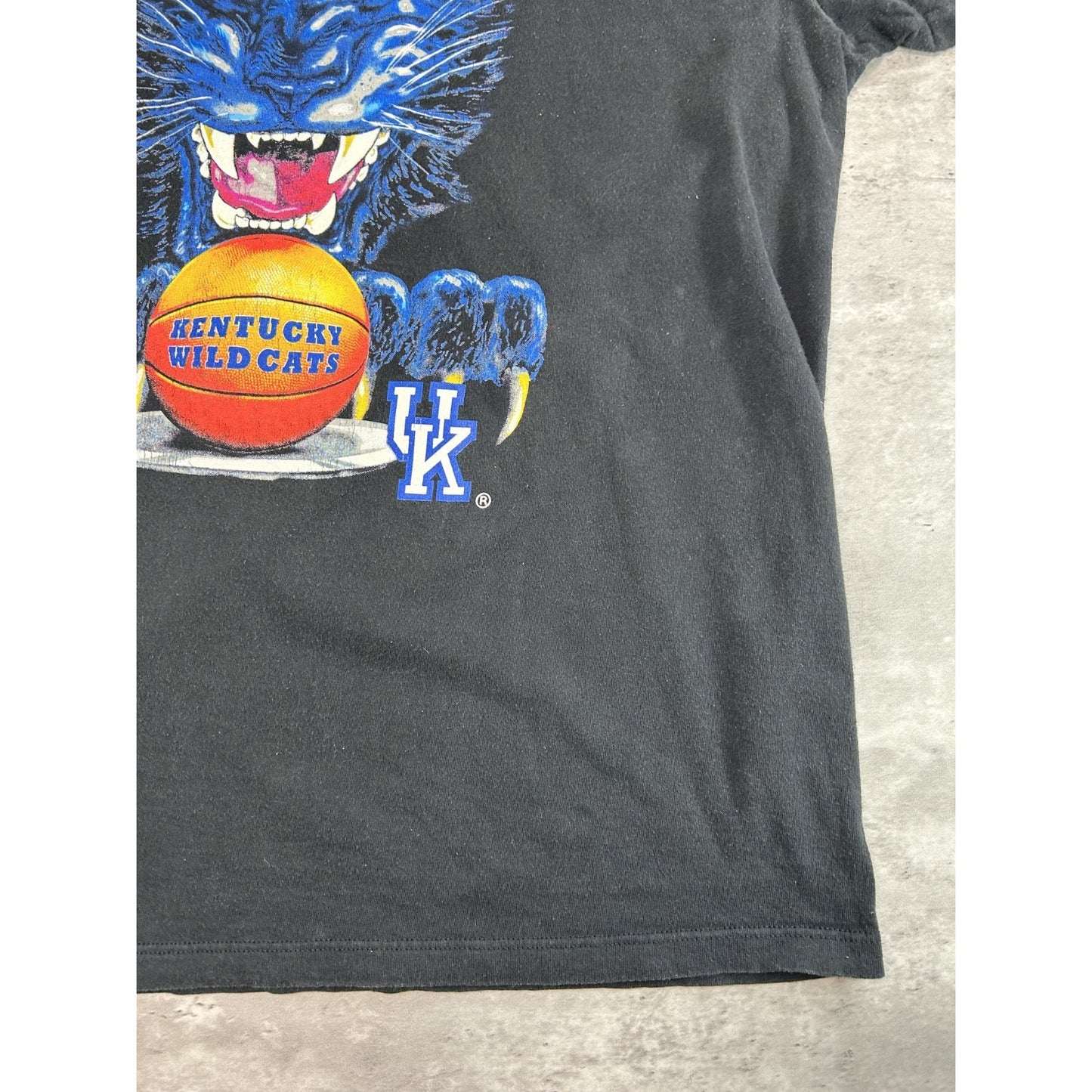 Vintage 90s Kentucky Wildcats NCAA Basketball Cartoon Graphic T-Shirt Size XL