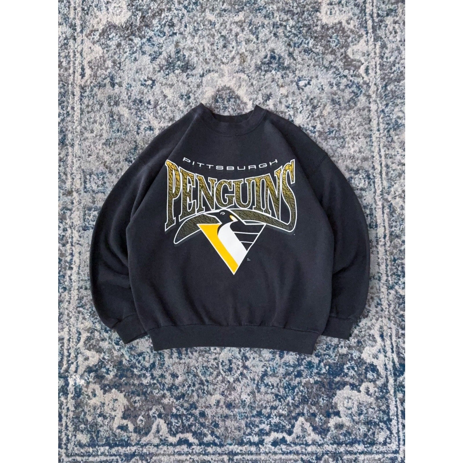 Vintage Pittsburgh Penguins NHL Spellout Logo Graphic Sweatshirt Size Large