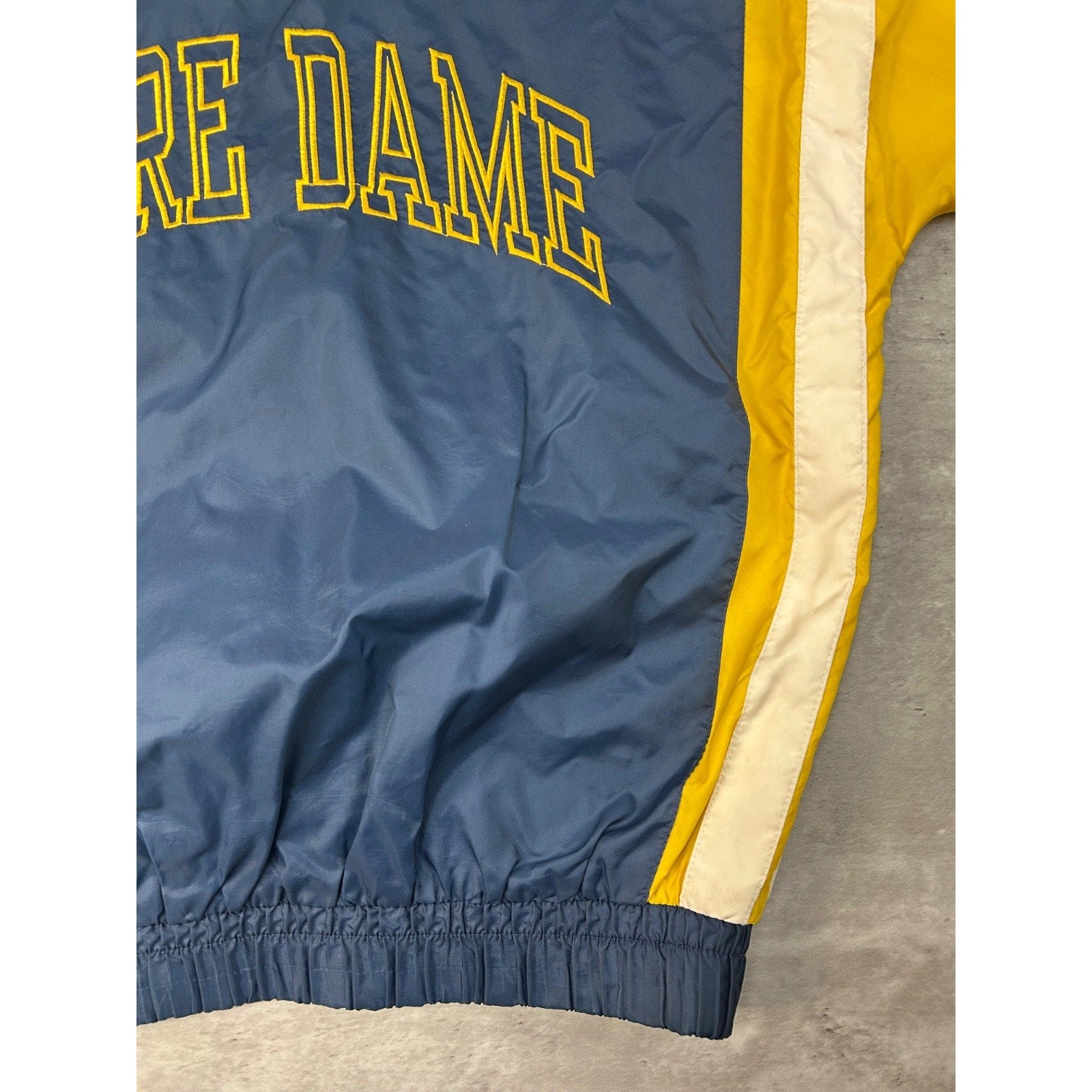 Vintage 90s Notre Dame Fighting Irish NCAA Starter Windbreaker Jacket Sz Medium