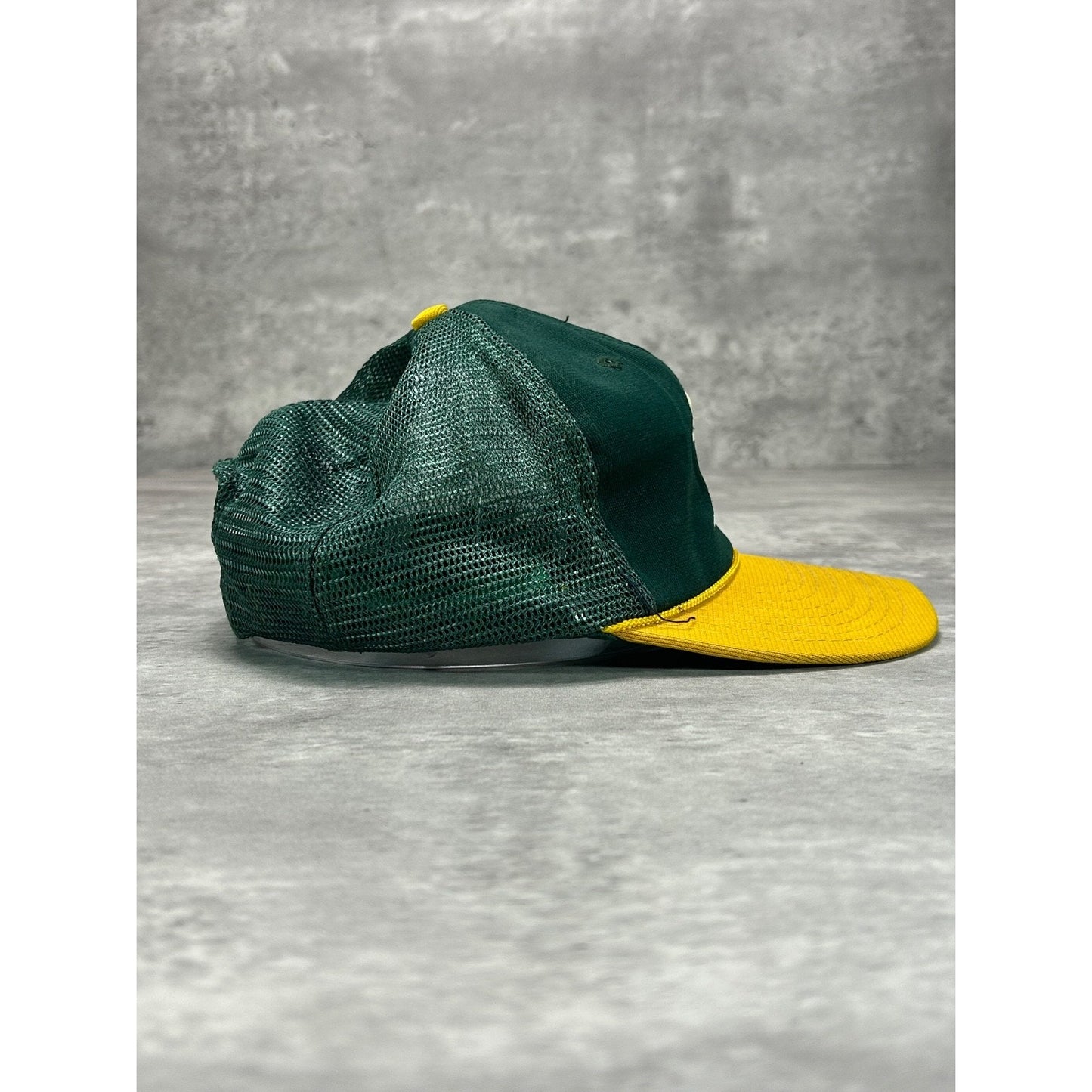 Vintage 80s Oakland Athletics MLB Embroidered Logo Trucker Snapback Hat OSFA