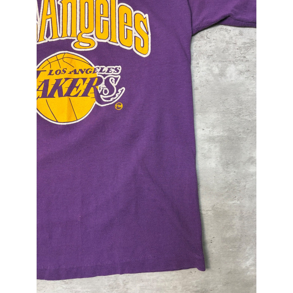 Vintage 80s/90s Los Angeles Lakers NBA Graphic Logo Spellout T-Shirt Size Medium