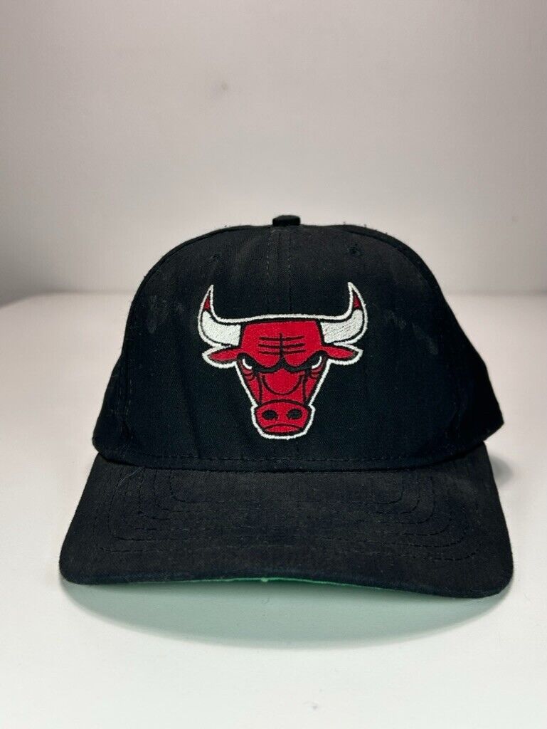 Vintage 90s Chicago Bulls NBA Embroidered Logo Snapback Hat OSFA