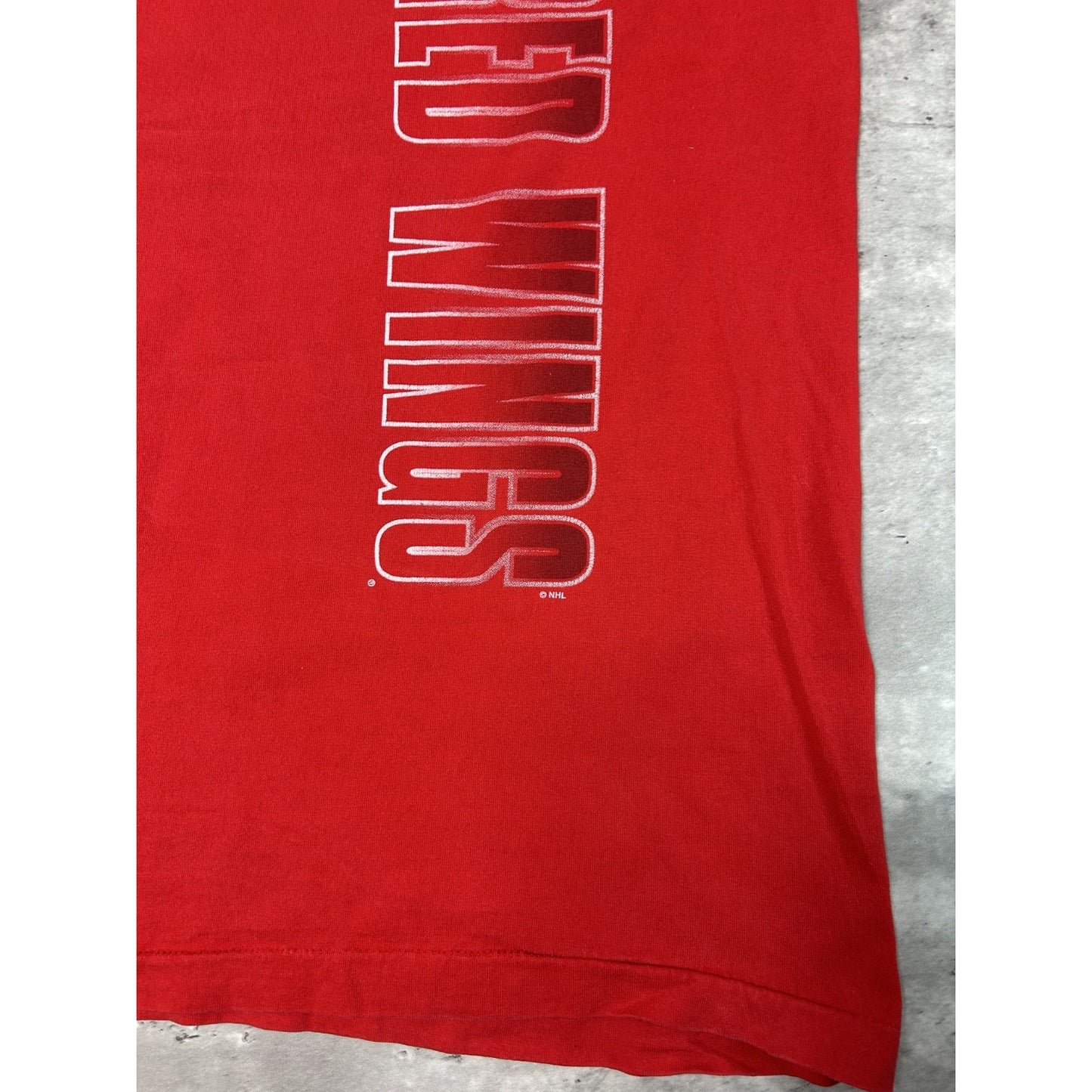 Vintage 90s Detroit Red Wings NHL Spellout Graphic Hockey T-Shirt Size Large