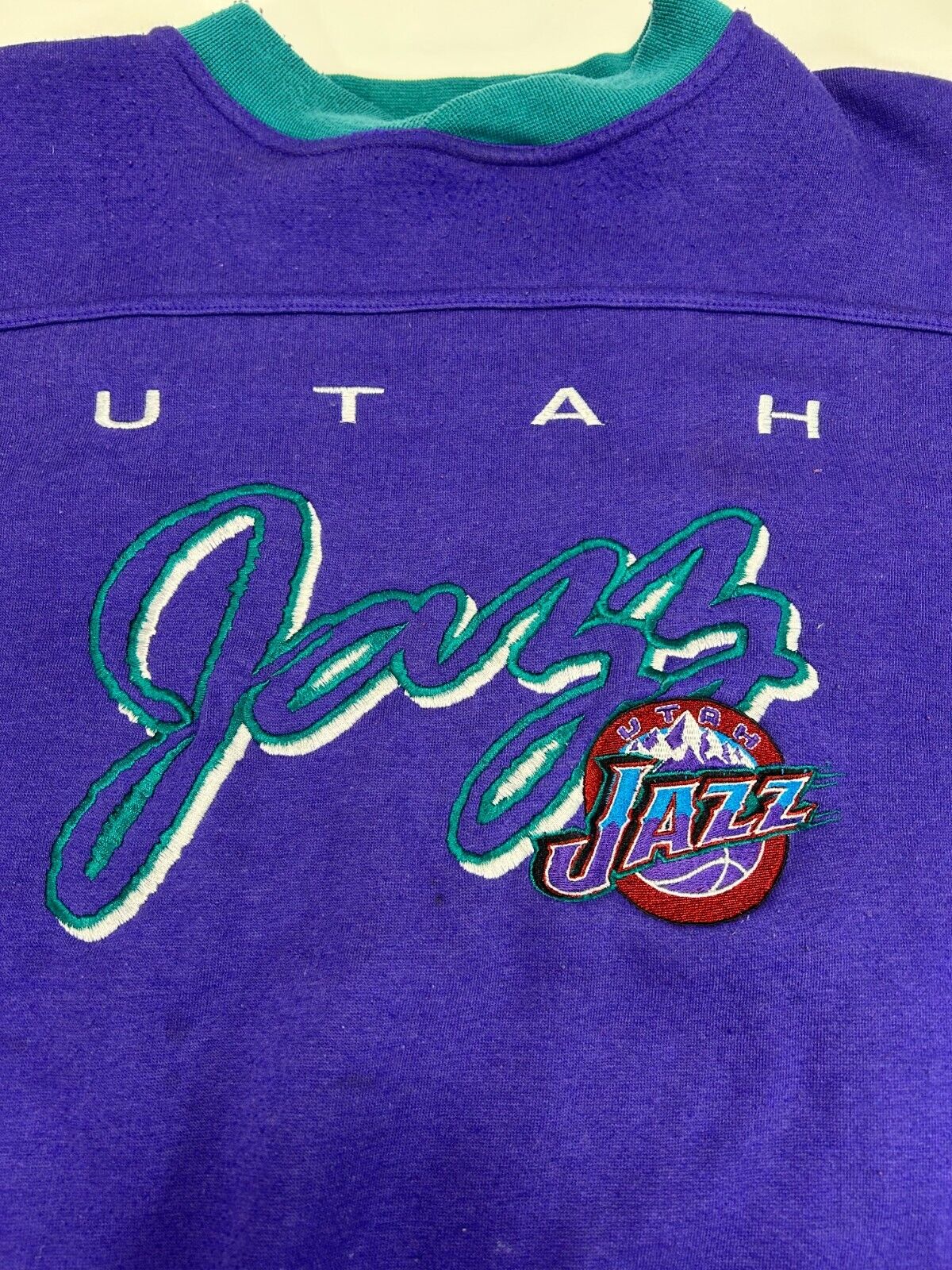 Vintage Utah Jazz NBA Embroidered Script Spellout Basketball Sweatshirt Size XL