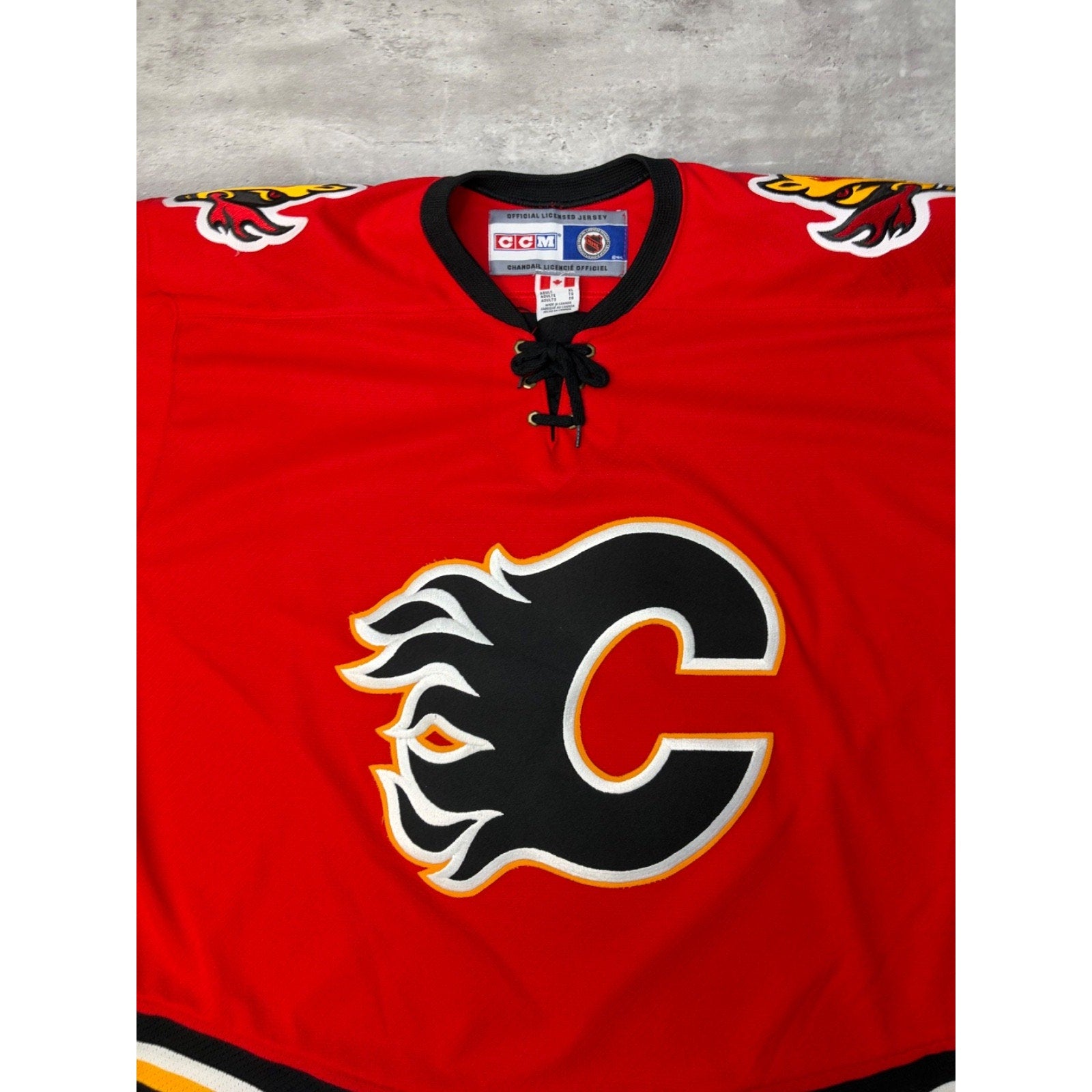 Vintage 90s Calgary Flames NHL CCM Stitched Hockey Jersey Size XL
