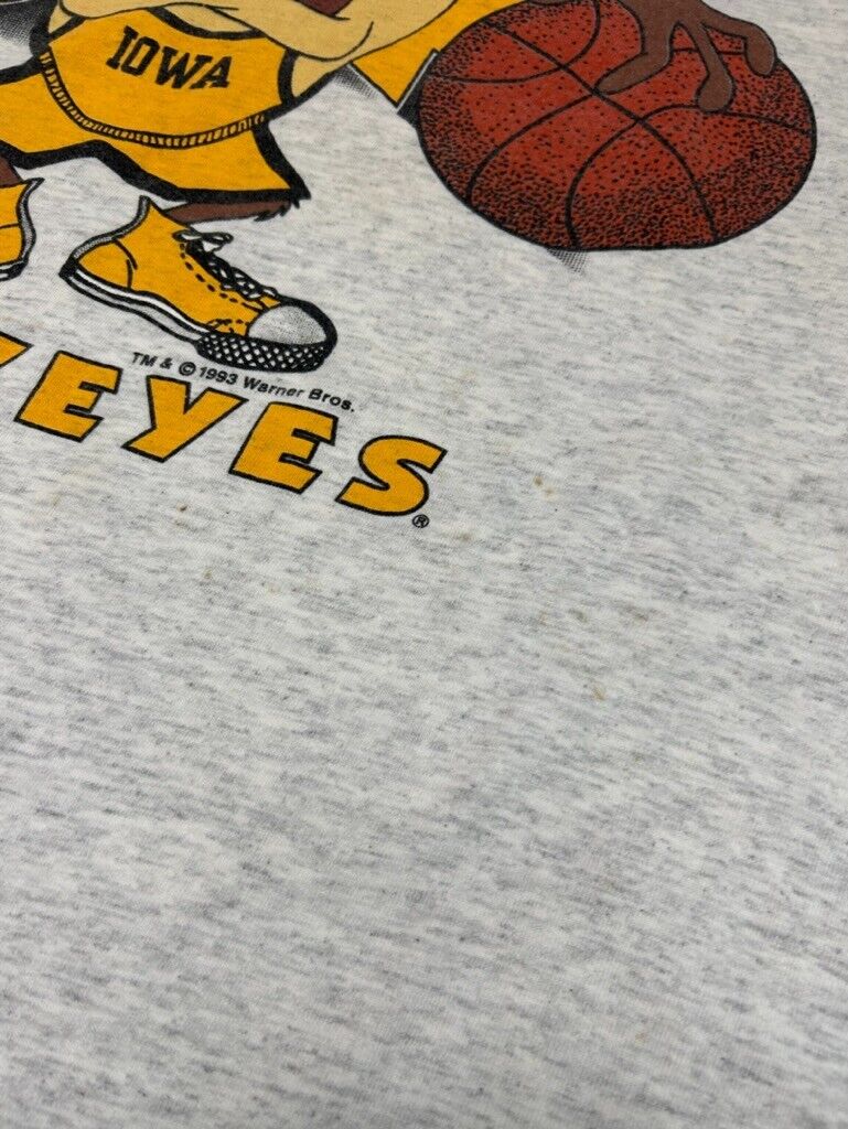 Vintage 1993 Iowa Hawkeyes NCAA Looney Tunes Taz Basketball T-Shirt Size XL 90s