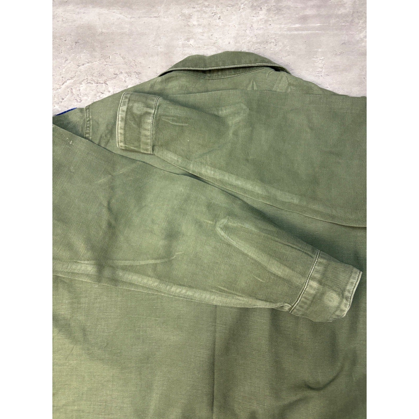 Vintage US Army Patched OG-107 Button Up Shirt Size Medium