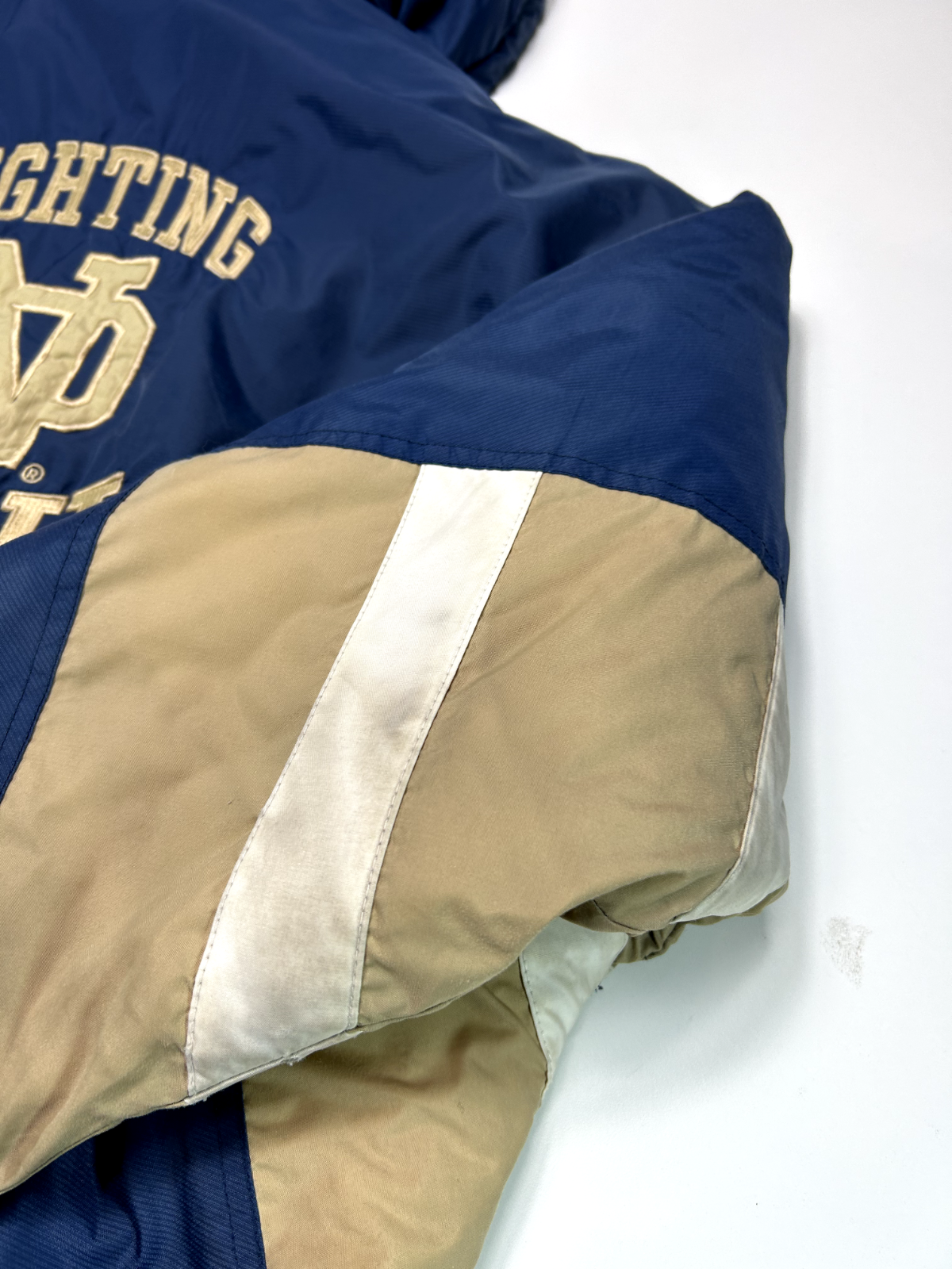 Vintage 90s Notre Dame Fighting Irish NCAA Insulated Starter Jacket Size Medium