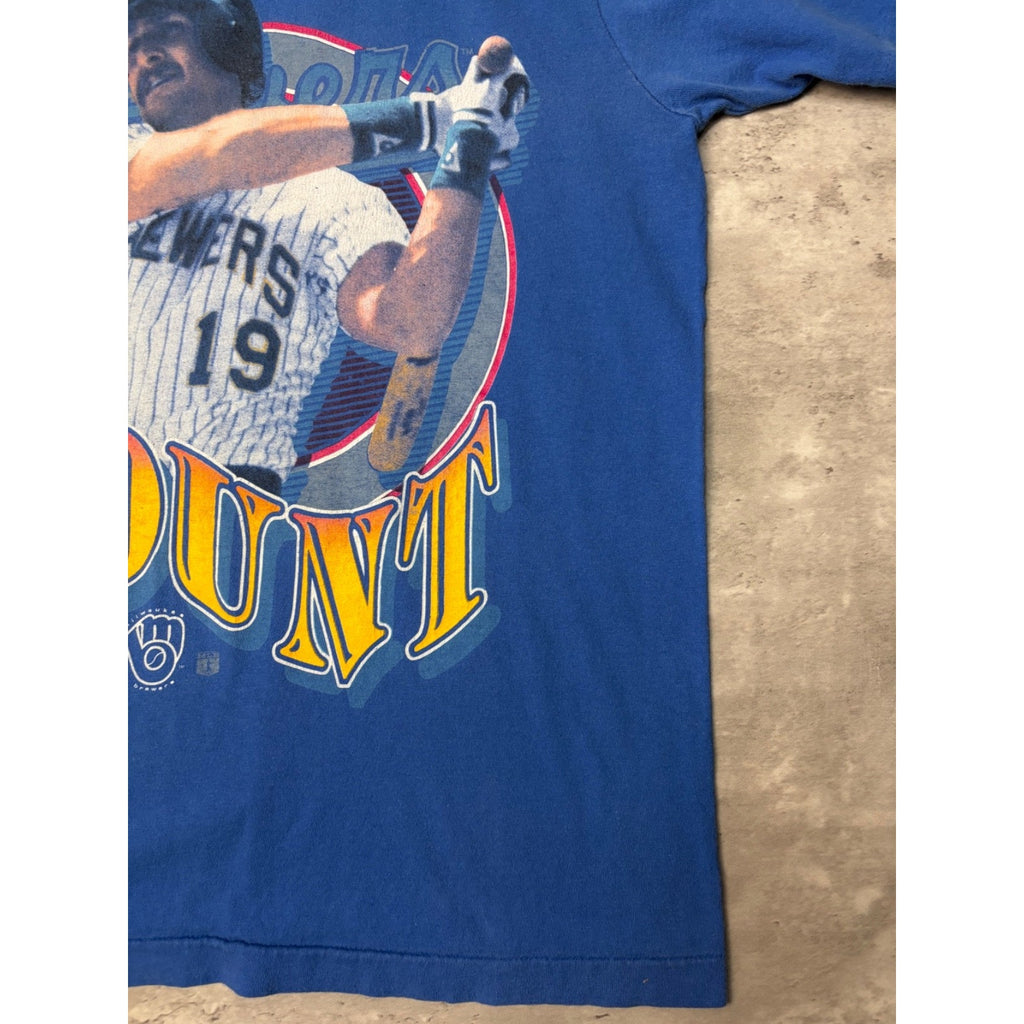 1990 Robin Yount #19 Milwaukee Brewers MLB Player Graphic T-Shirt Size Medium