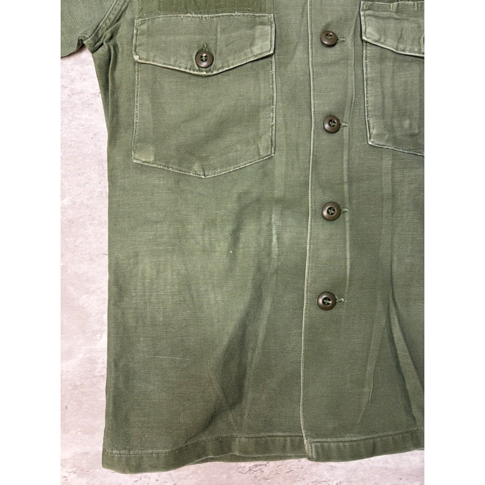 Vintage US Army Patched OG-107 Button Up Shirt Size Medium