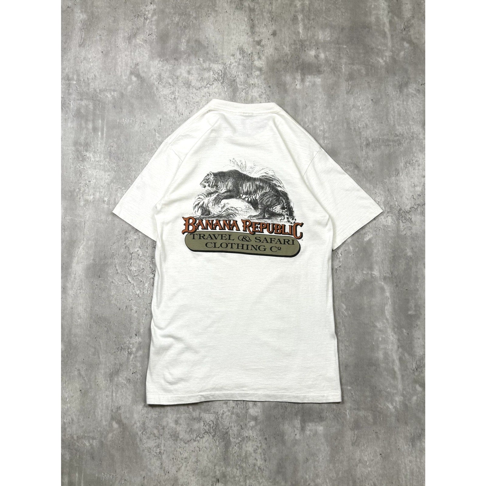 Vintage Banana Republic Travel & Safari Clothing Co Graphic T-Shirt Size Small