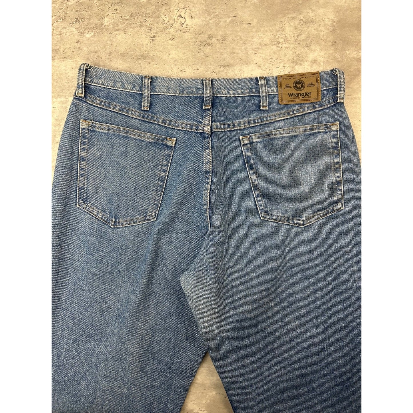 Vintage Wrangler Authentic Jeans Medium Wash Denim Pants Size 37 Blue