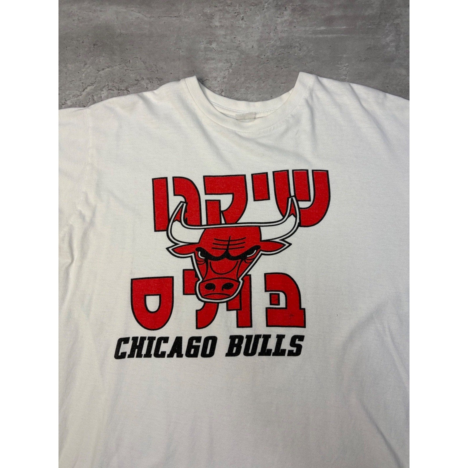 Vintage Chicago Bulls NBA Hebrew Spellout Graphic T-Shirt Size XL