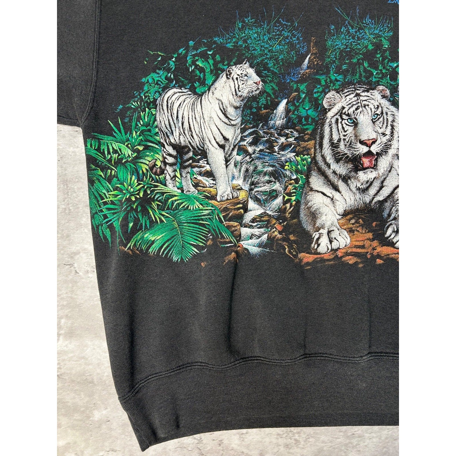 Vintage 90s White Tiger Animal Nature Jungle Graphic Sweatshirt Size Large